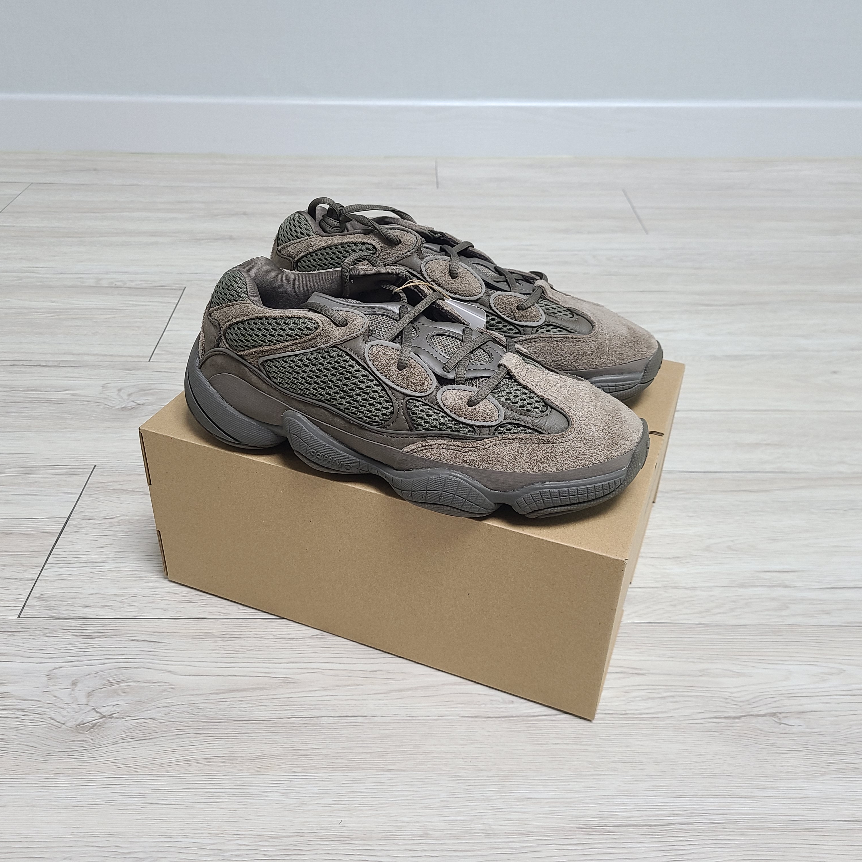 Adidas Yeezy 500 Clay Brown 착용 스타일 - 1