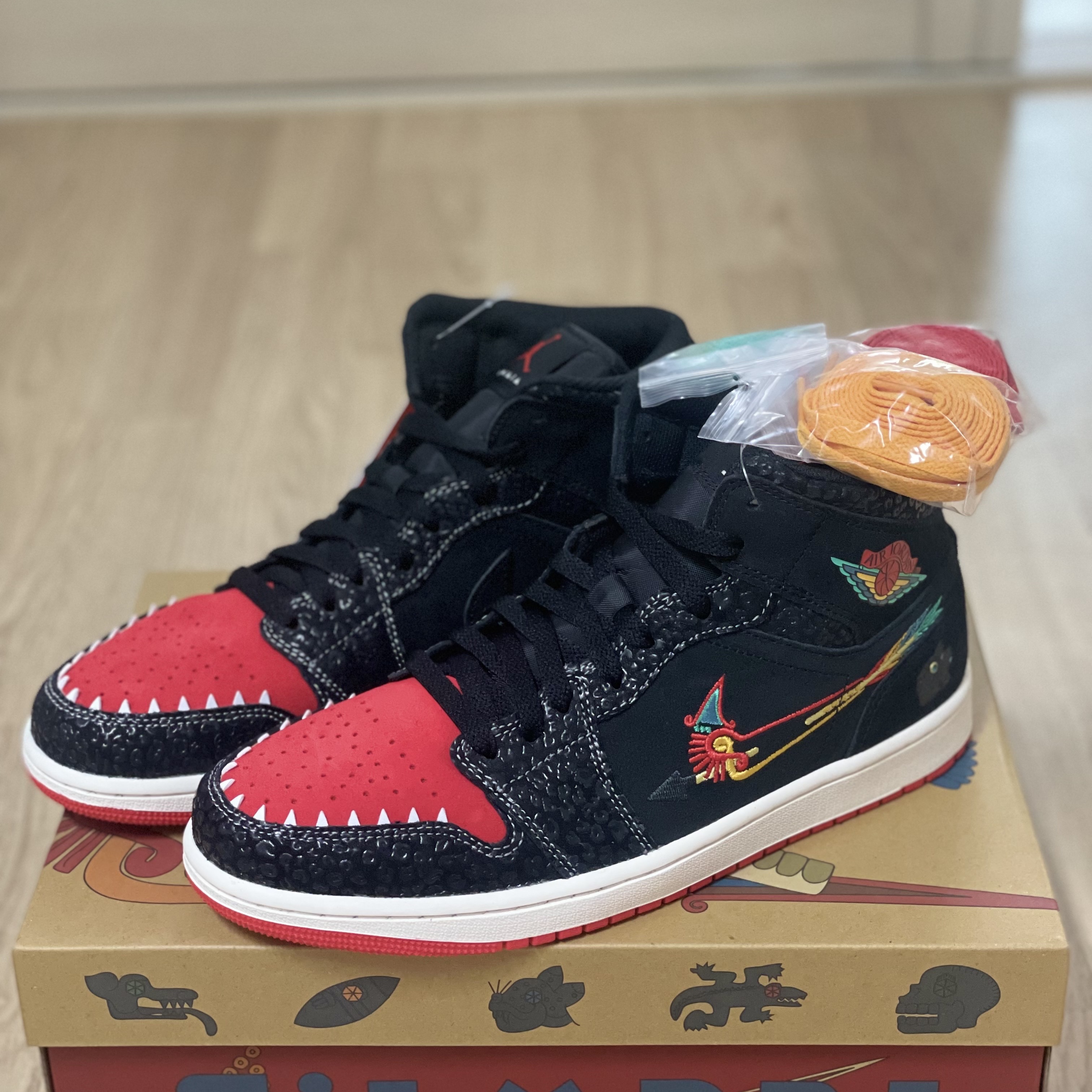 Jordan 1 Mid SE Siempre Familia 착용 스타일 - 2