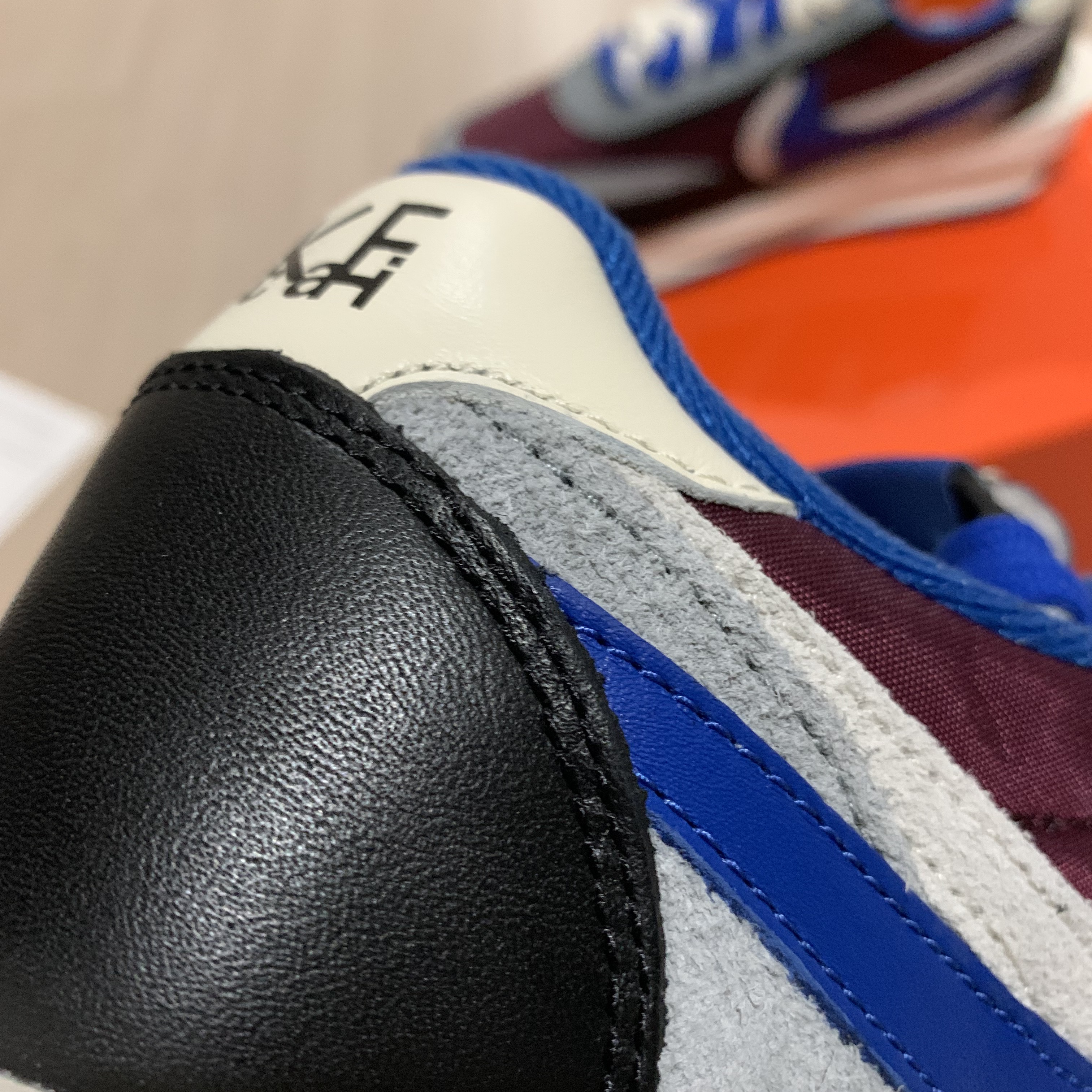 Nike x Sacai x Undercover LDWaffle Night Maroon Team Royal 착용 스타일 - 4