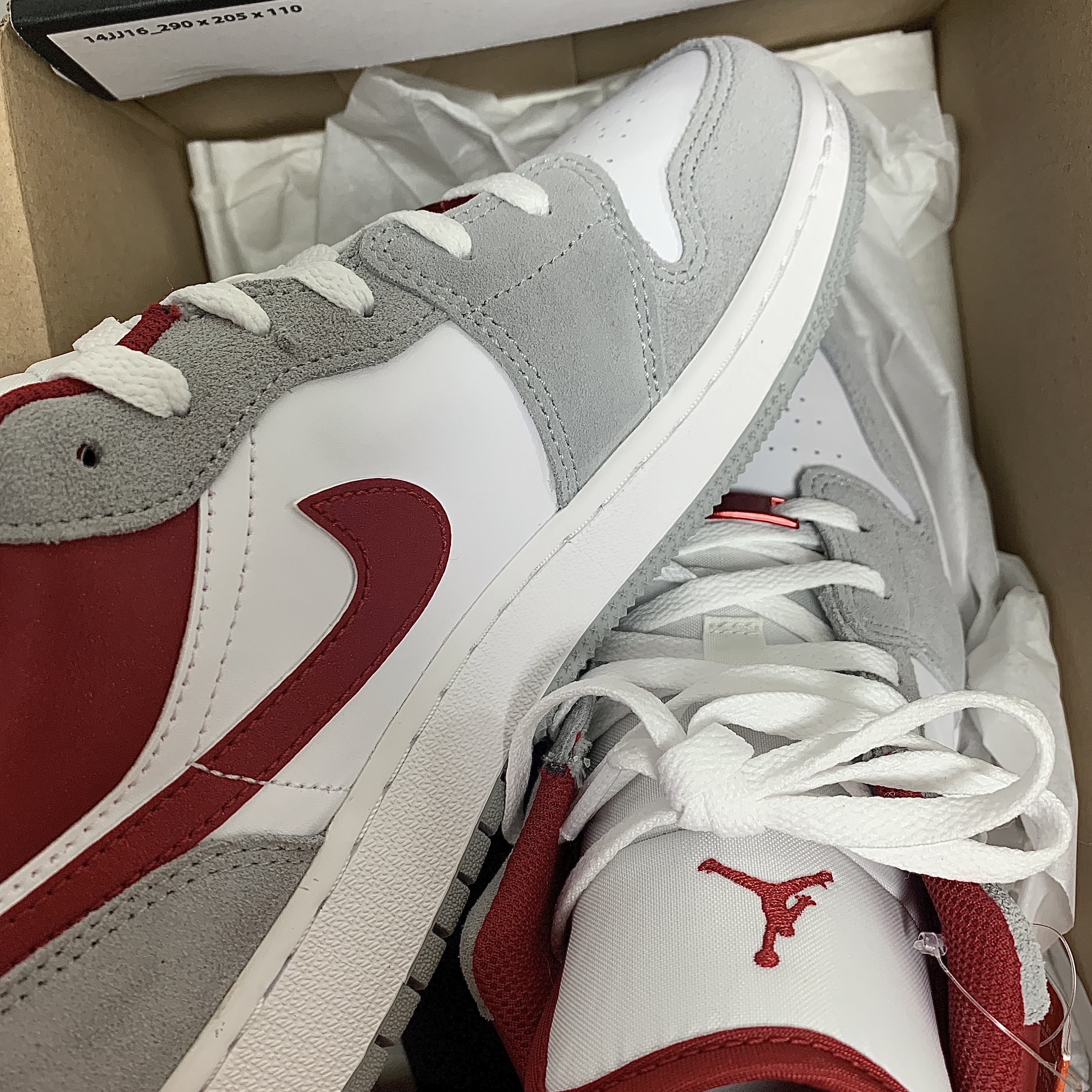 Jordan 1 Low SE Light Smoke Grey Gym Red, (GS) Jordan 1 Low SE Light Smoke Grey Gym Red 착용 스타일 - 2