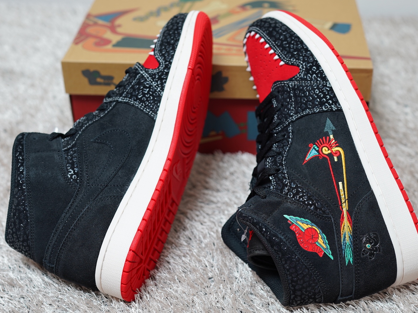 Jordan 1 Mid SE Siempre Familia 착용 스타일 - 1