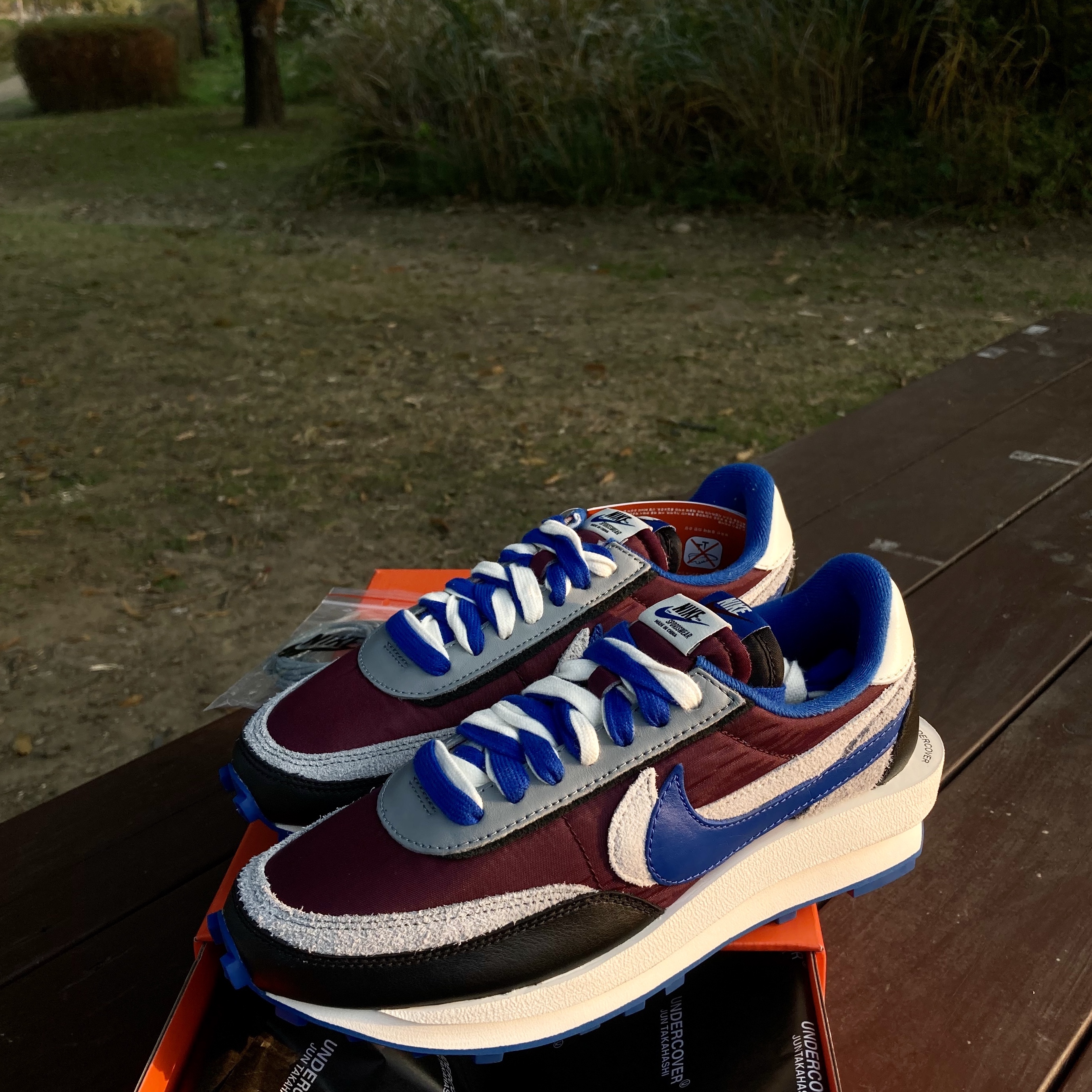 Nike x Sacai x Undercover LDWaffle Night Maroon Team Royal 착용 스타일
