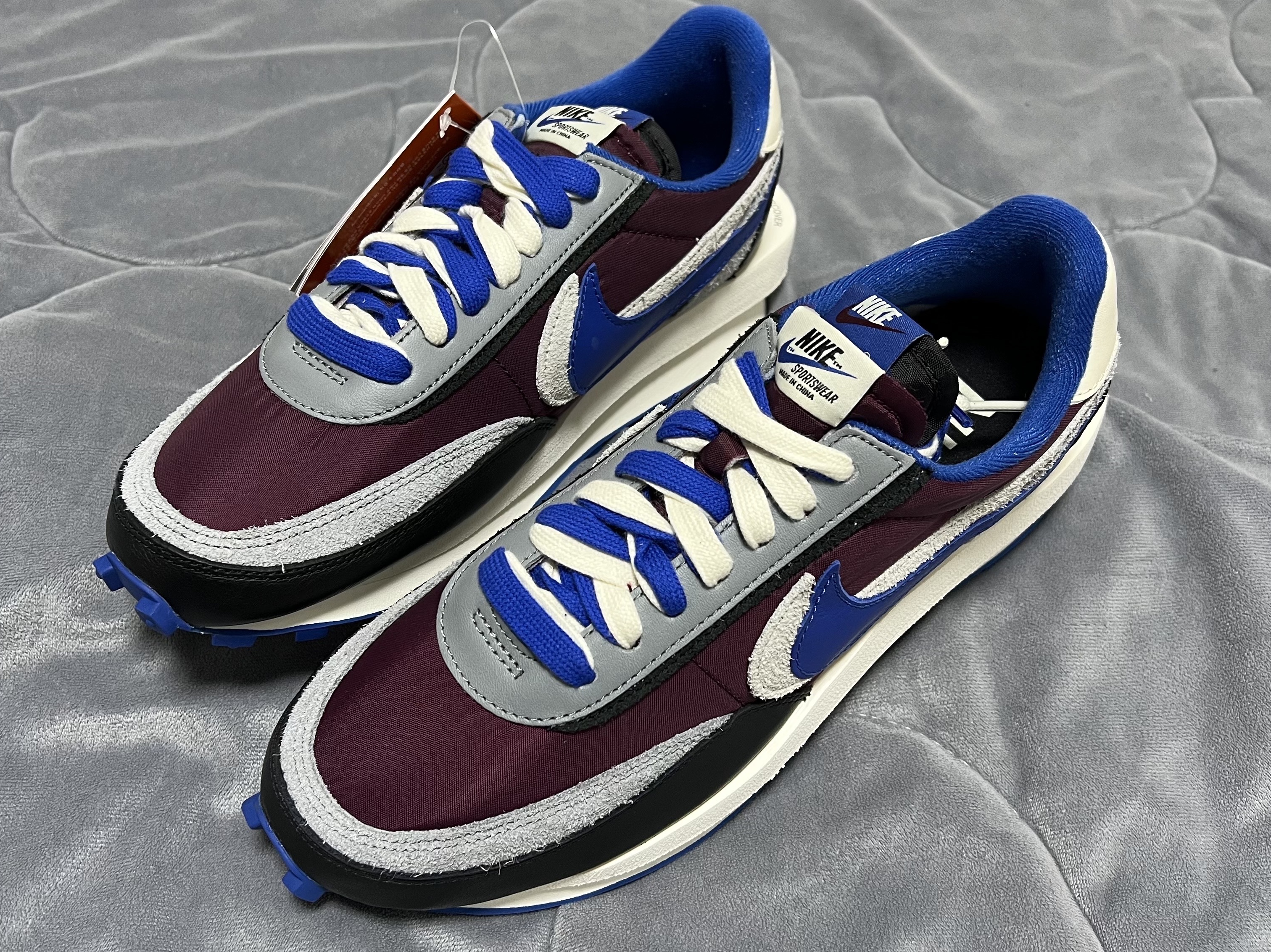 Nike x Sacai x Undercover LDWaffle Night Maroon Team Royal 착용 스타일 - 3
