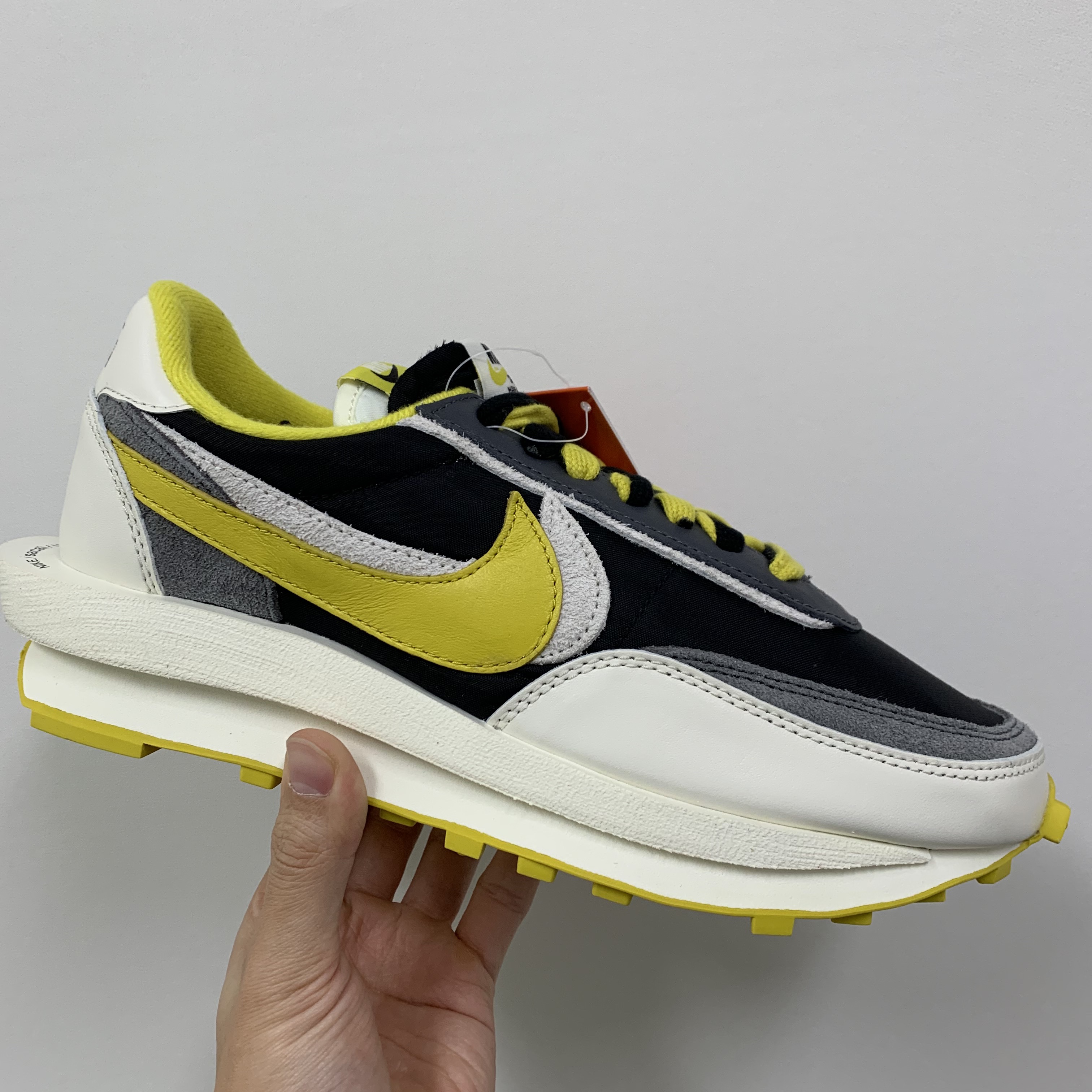 Nike x Sacai x Undercover LDWaffle Black Bright Citron, Nike Dunk Low Retro Championship Goldenrod 착용 스타일 - 1