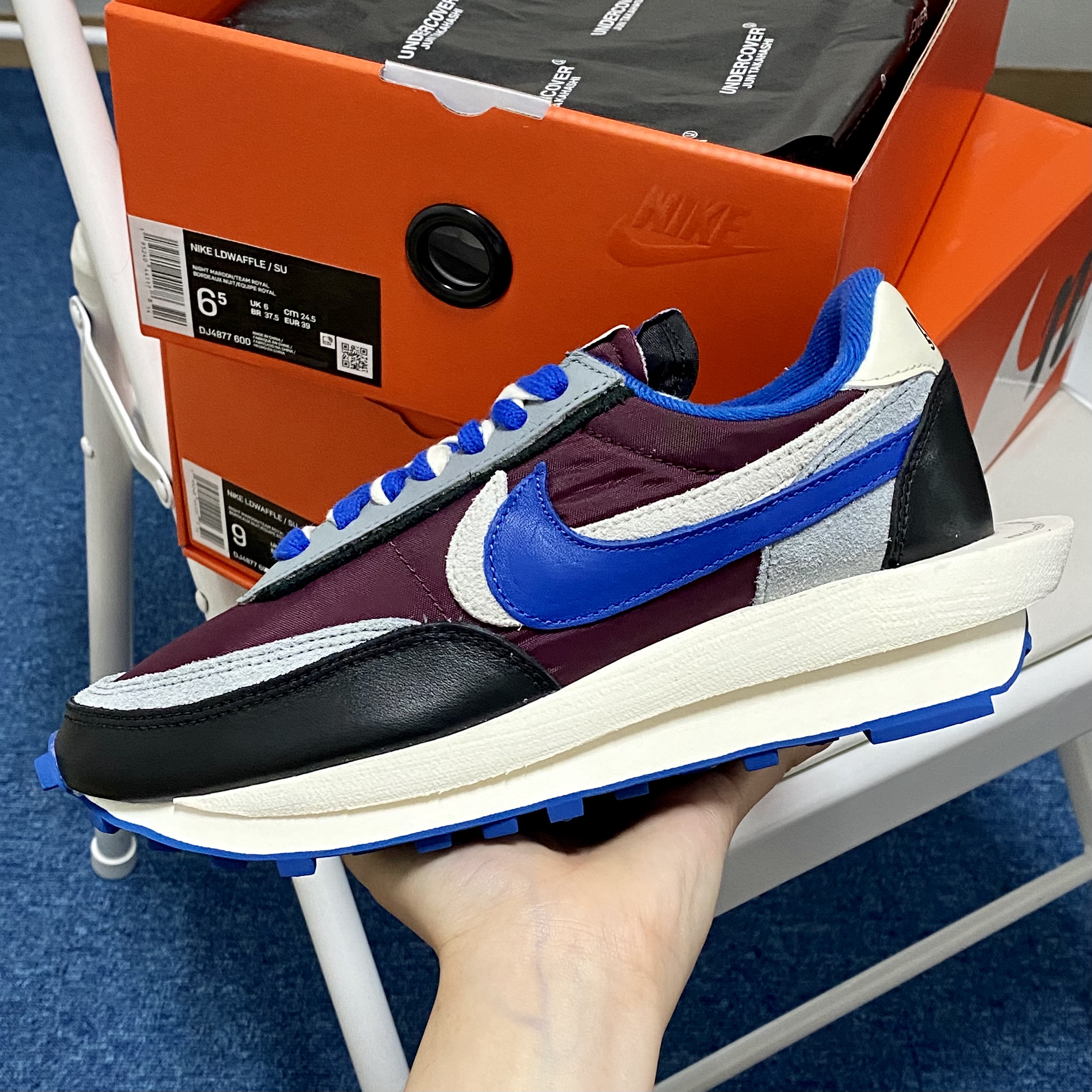 Nike x Sacai x Undercover LDWaffle Night Maroon Team Royal 착용 스타일 - 1