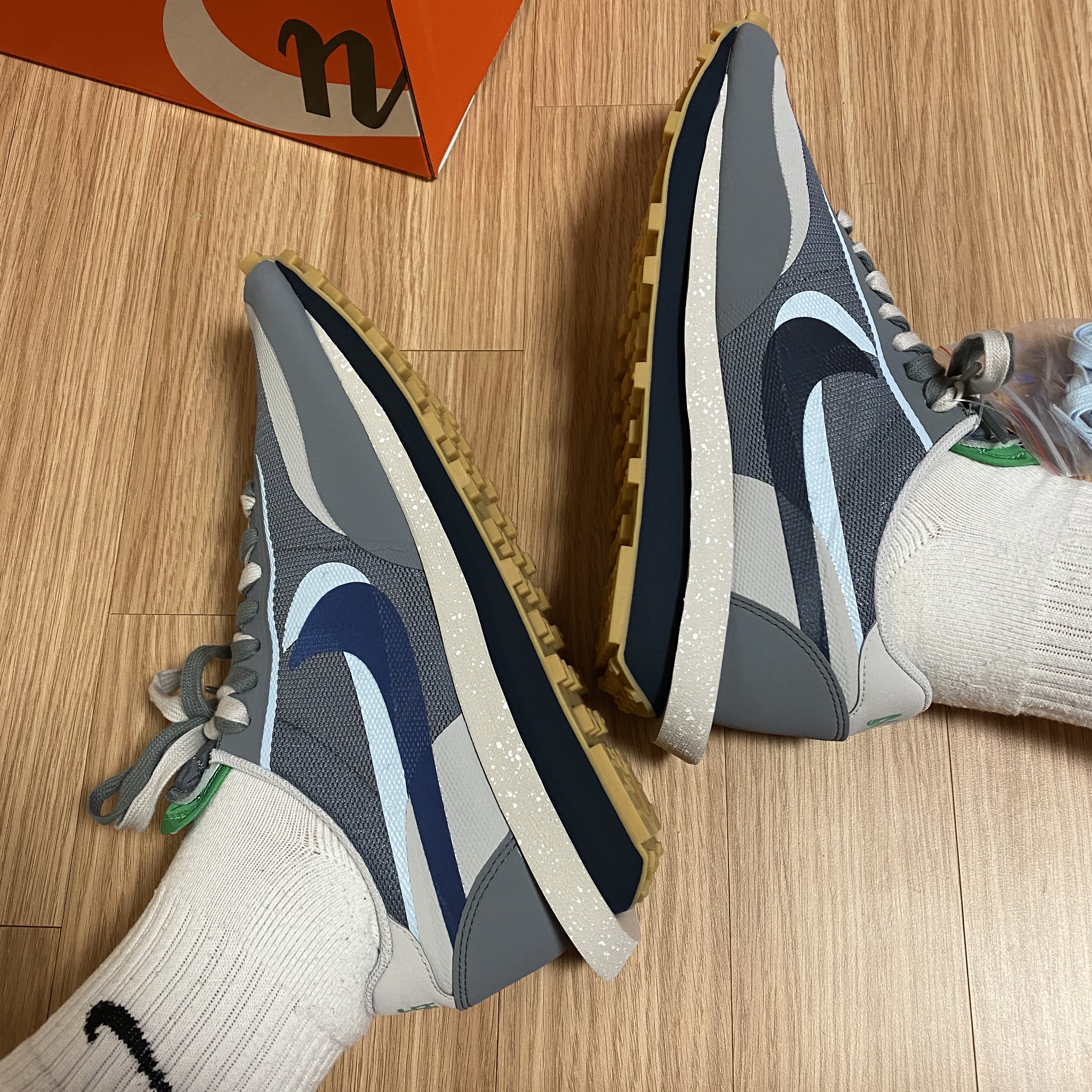 Nike x Sacai x Clot LDWaffle Cool Grey 착용 스타일 - 2