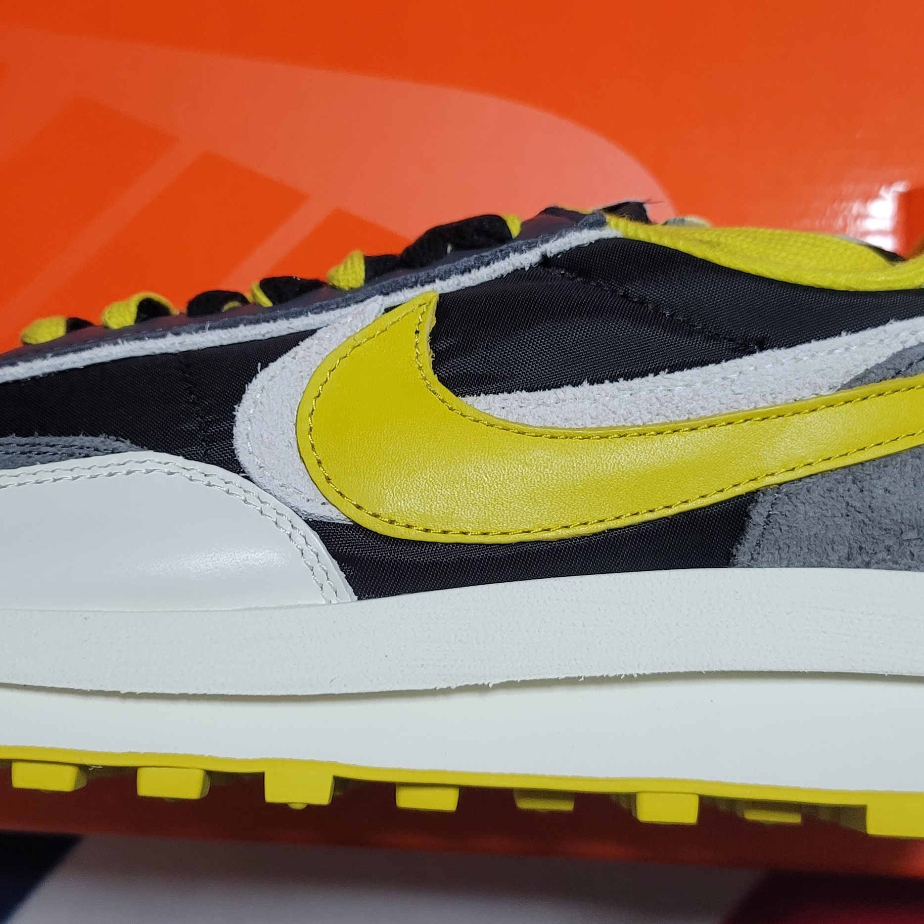 Nike x Sacai x Undercover LDWaffle Black Bright Citron 착용 스타일 - 3