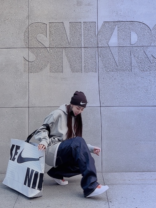 Nike x Sacai Blazer Low Magma Orange, Nike x Stussy Cuff Beanie Black 착용 스타일 - 2