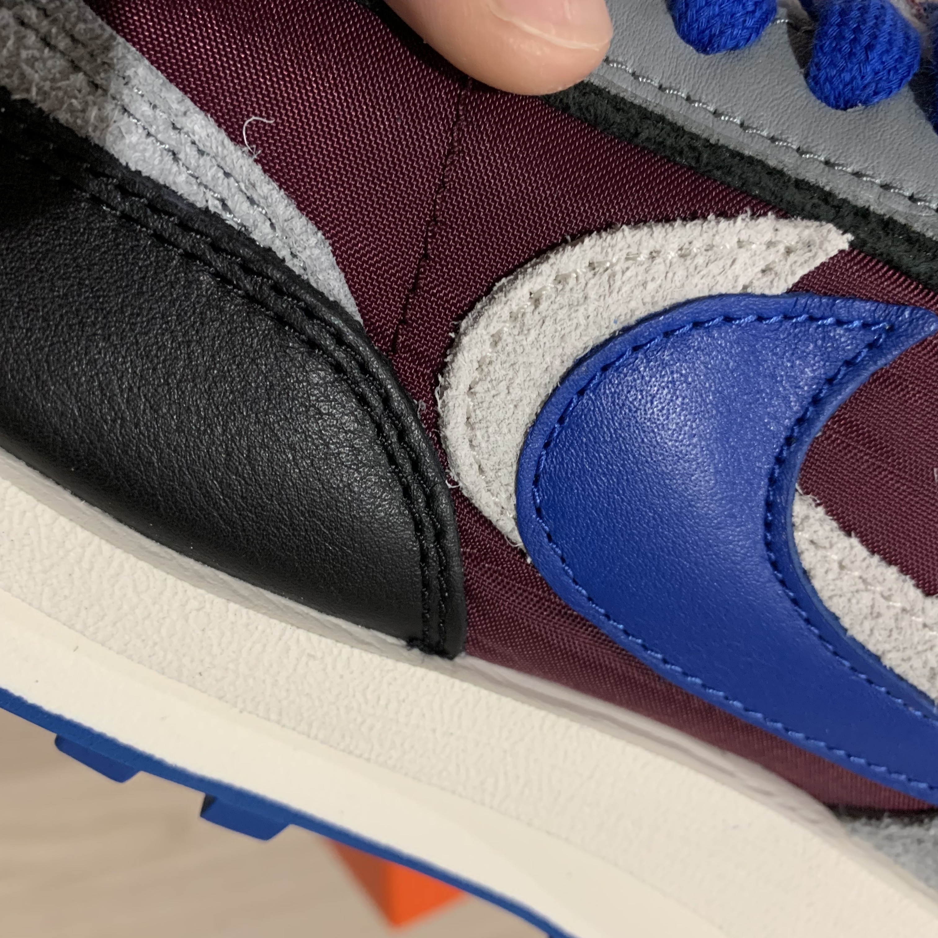 Nike x Sacai x Undercover LDWaffle Night Maroon Team Royal 착용 스타일 - 2