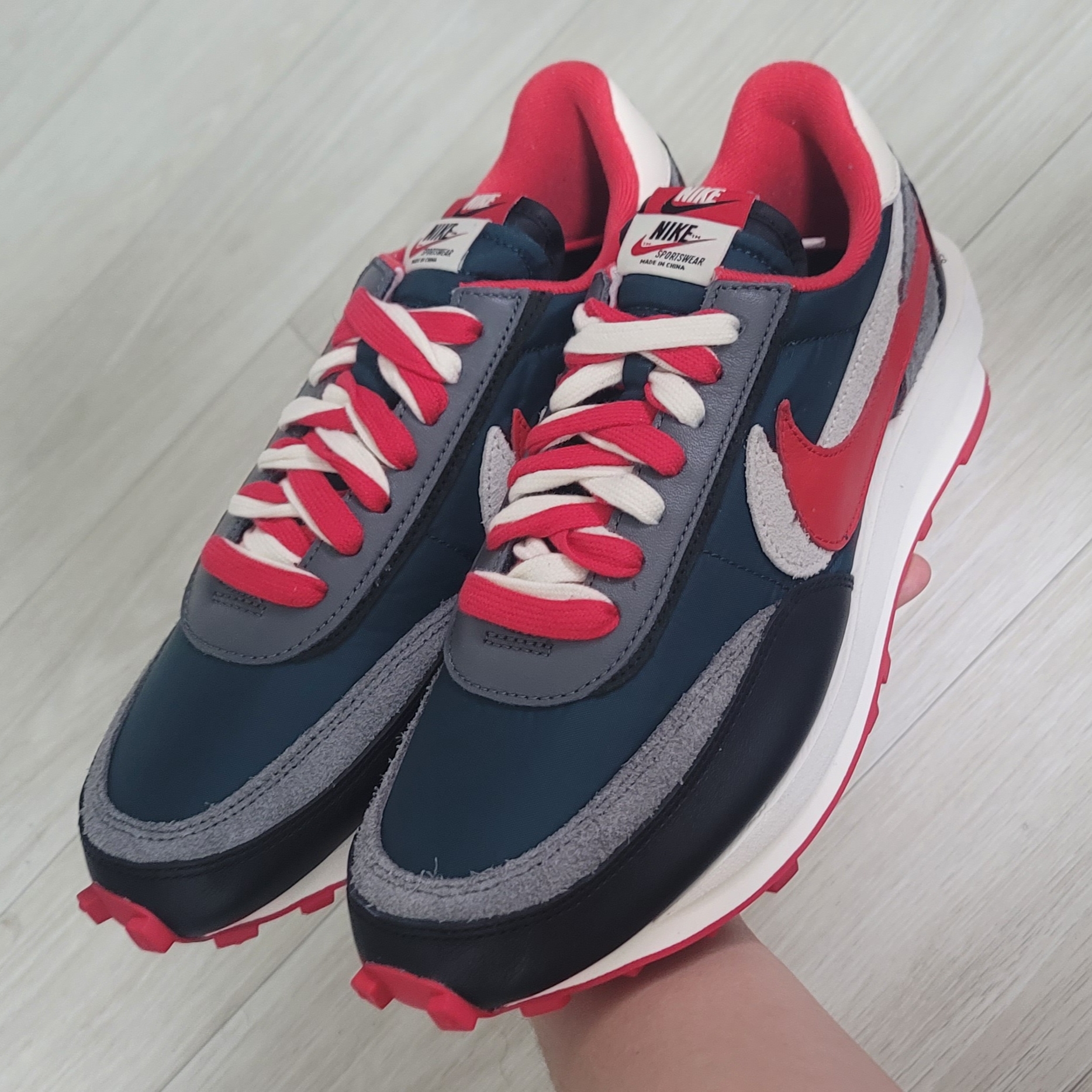 Nike x Sacai x Undercover LDWaffle Night Maroon Team Royal 착용 스타일