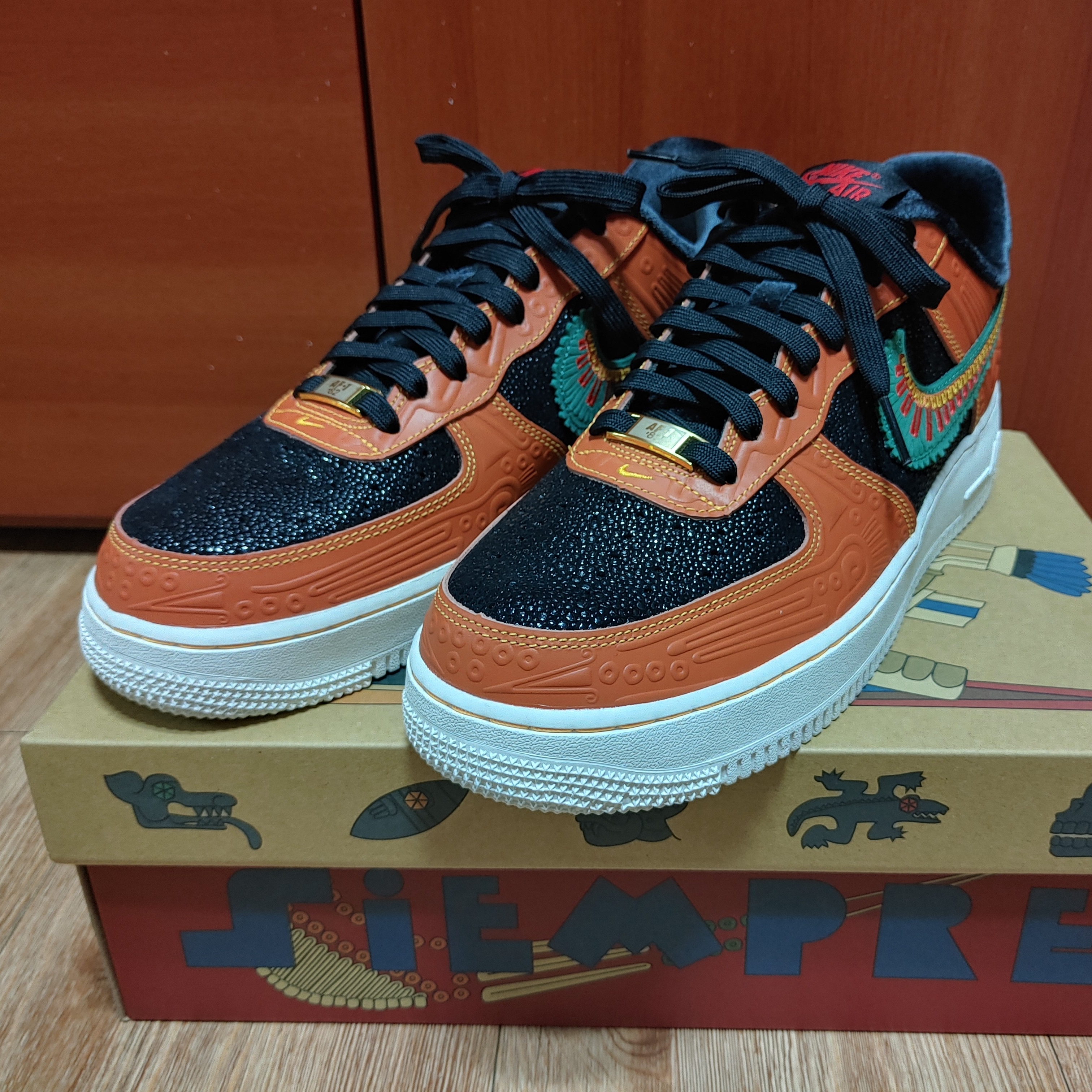 Nike Air Force 1 '07 LX Siempre Familia 착용 스타일 - 1