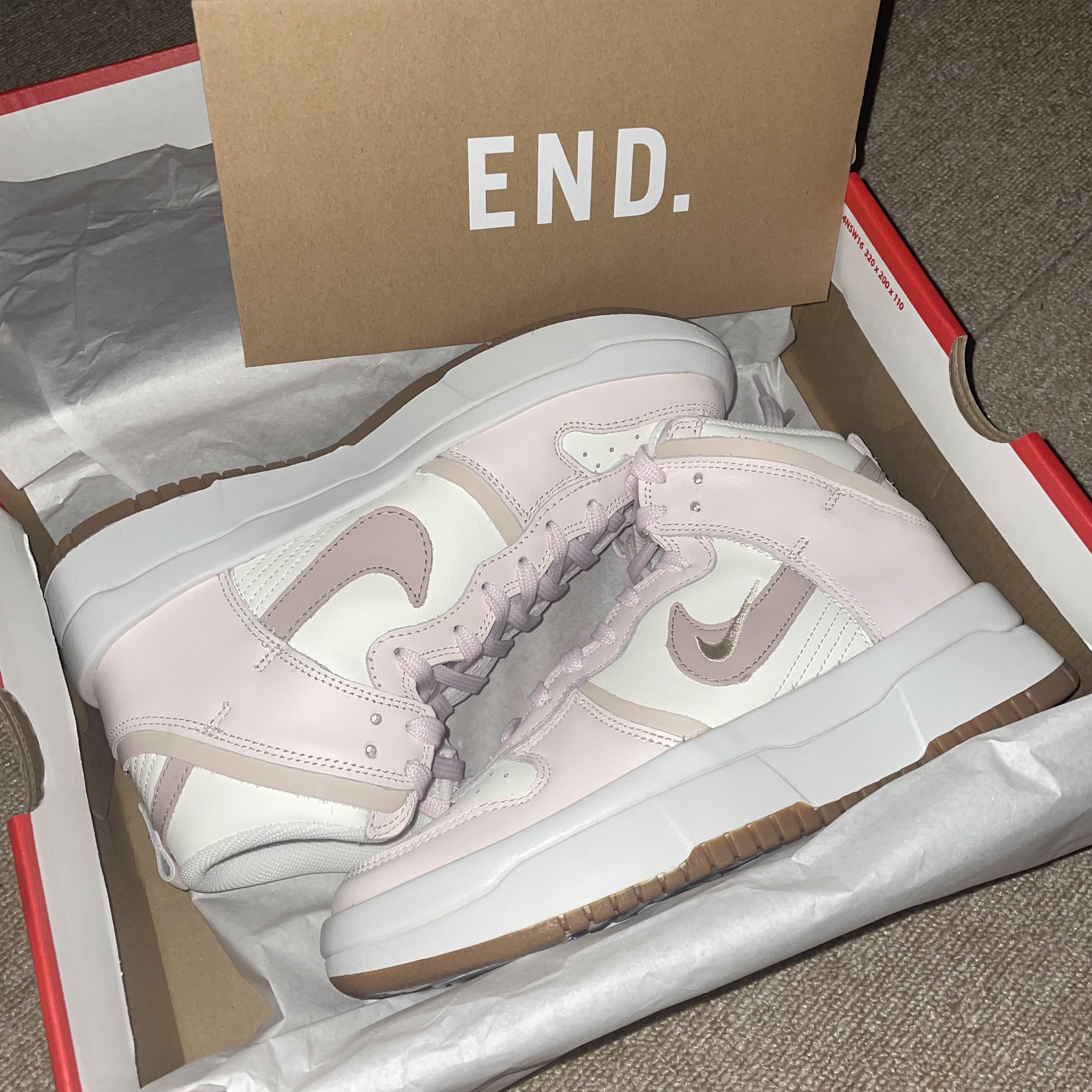 (W) Nike Dunk High Up Pink Oxford 착용 스타일 - 3