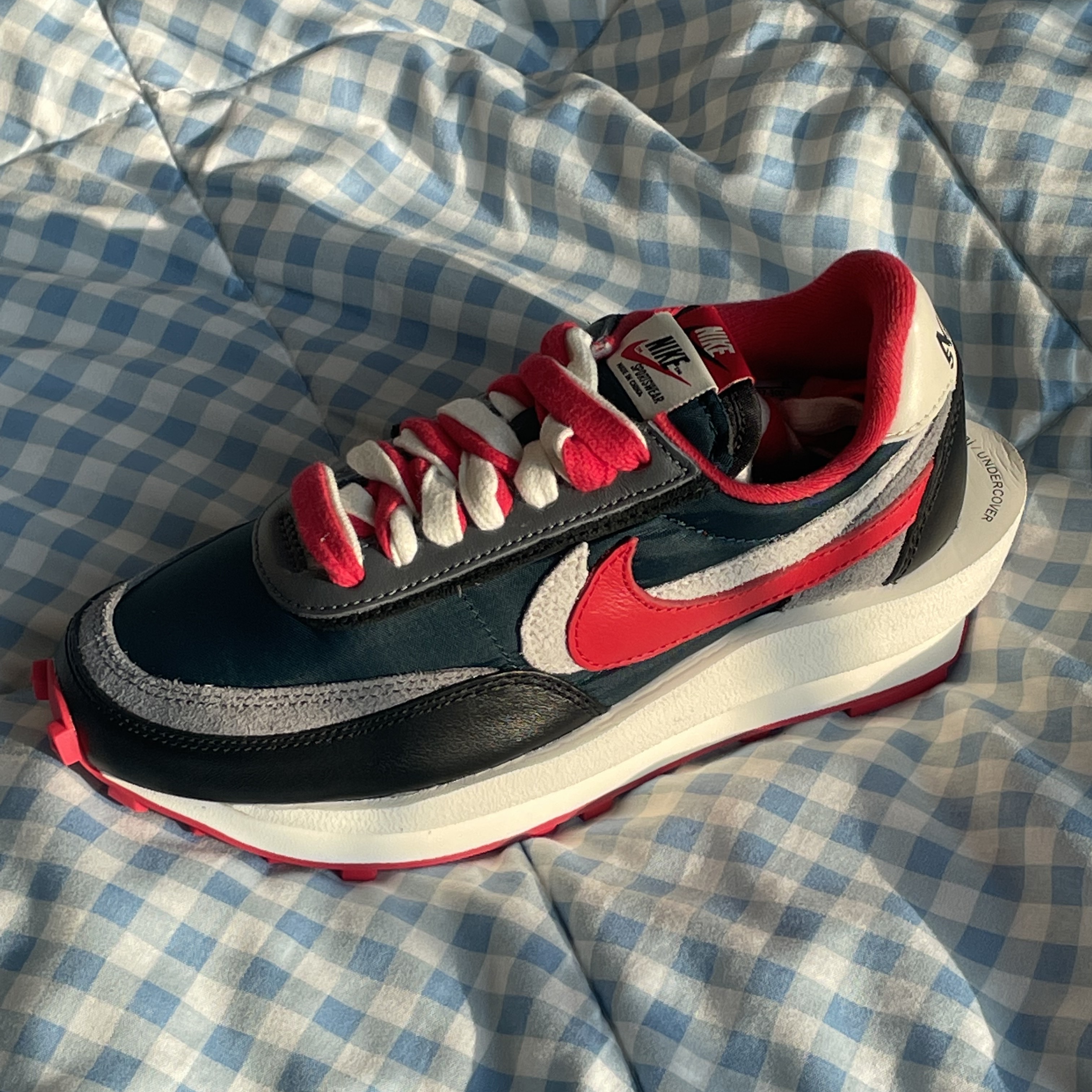 Nike x Sacai x Undercover LDWaffle Midnight Spruce University Red 착용 스타일