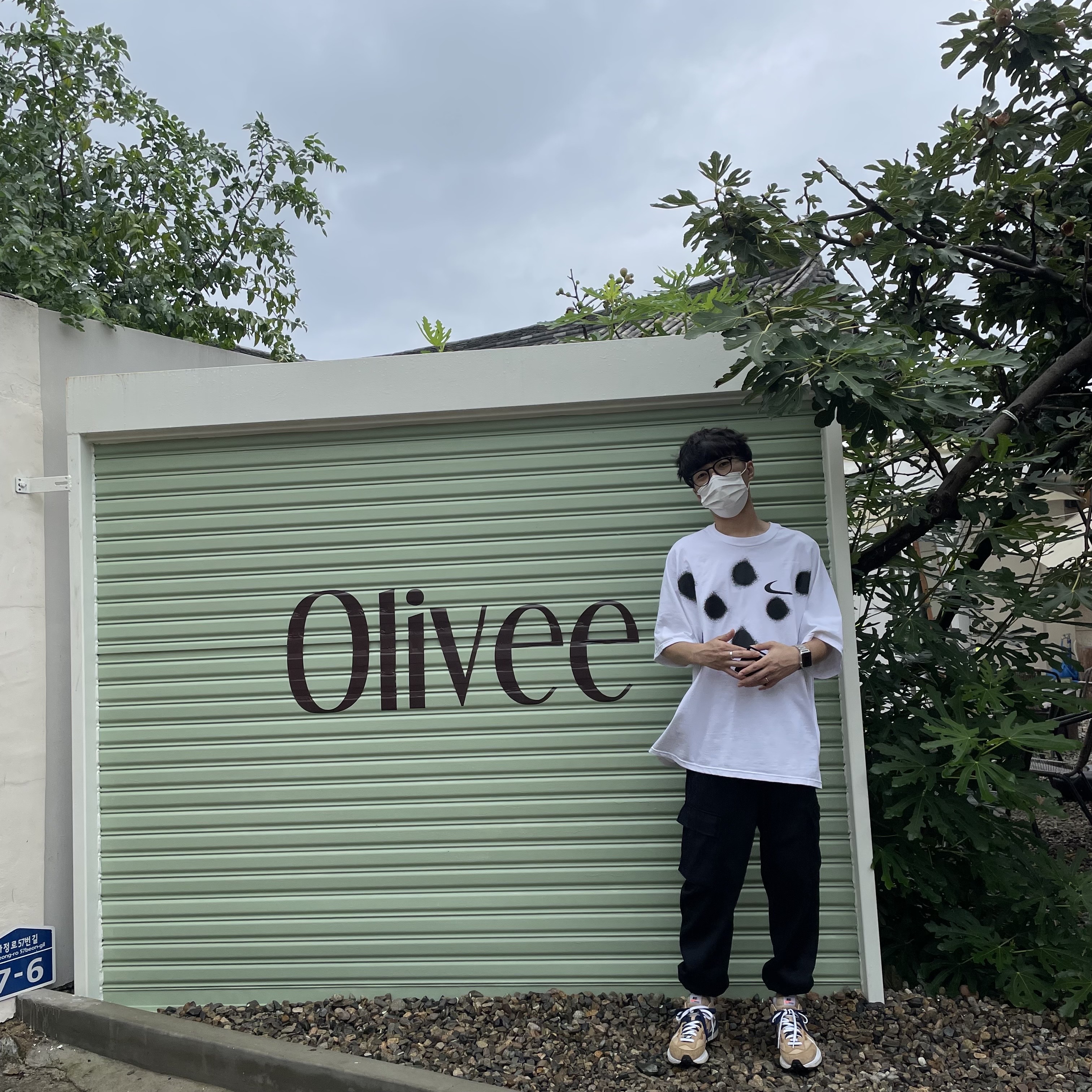 Nike x Sacai VaporWaffle Sesame and Blue Void, Nike x Off-White NRG Short Sleeve T-Shirt White 착용 스타일