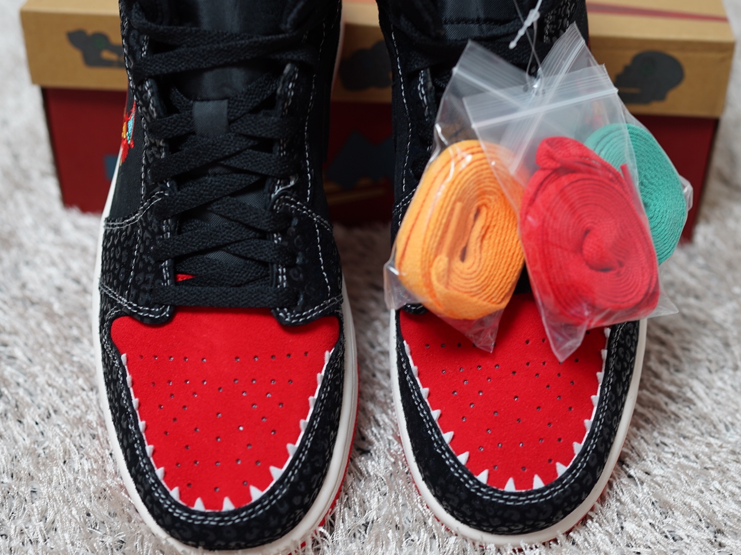 Jordan 1 Mid SE Siempre Familia 착용 스타일 - 2