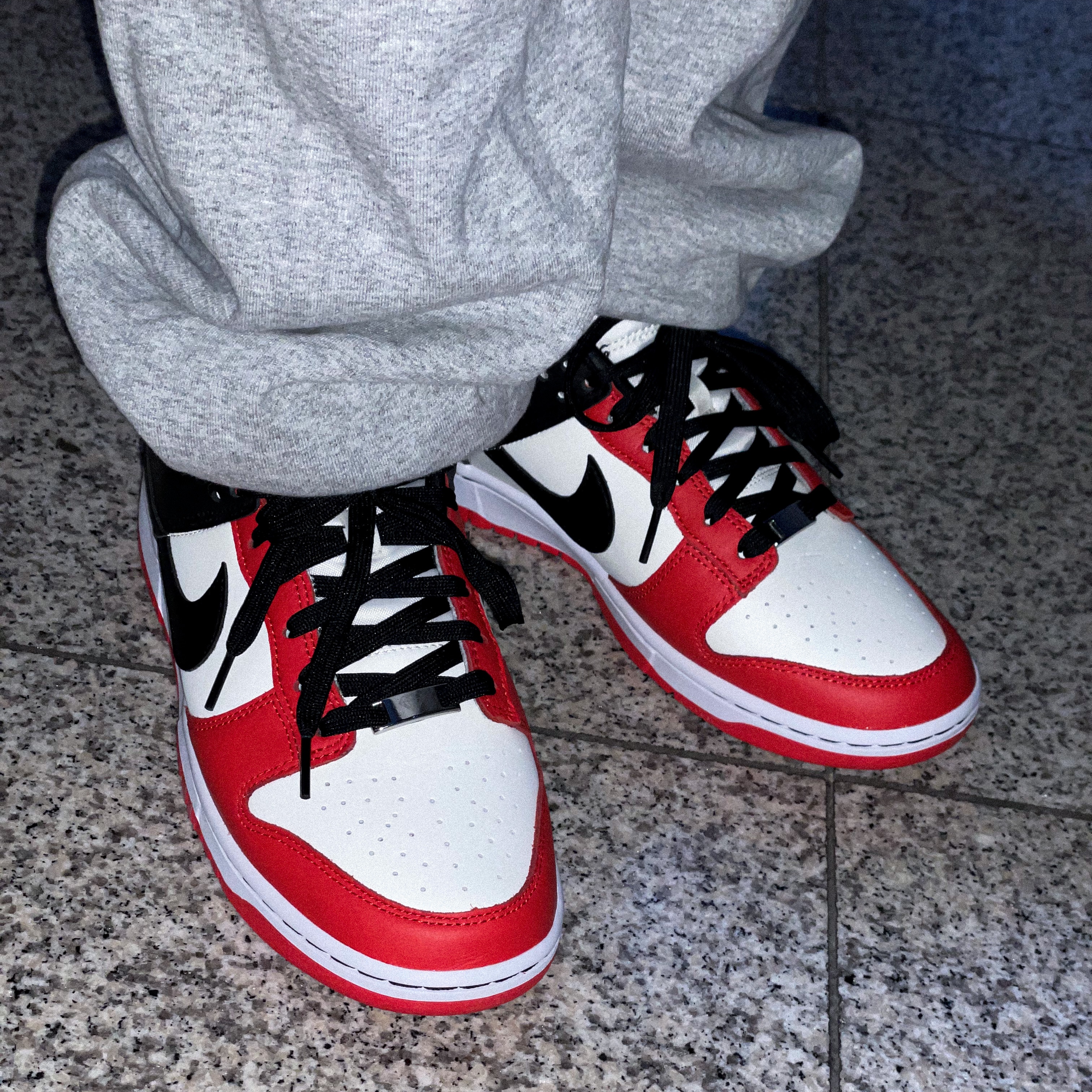 Nike x NBA Dunk Low Retro EMB Black and Chile Red 착용 스타일