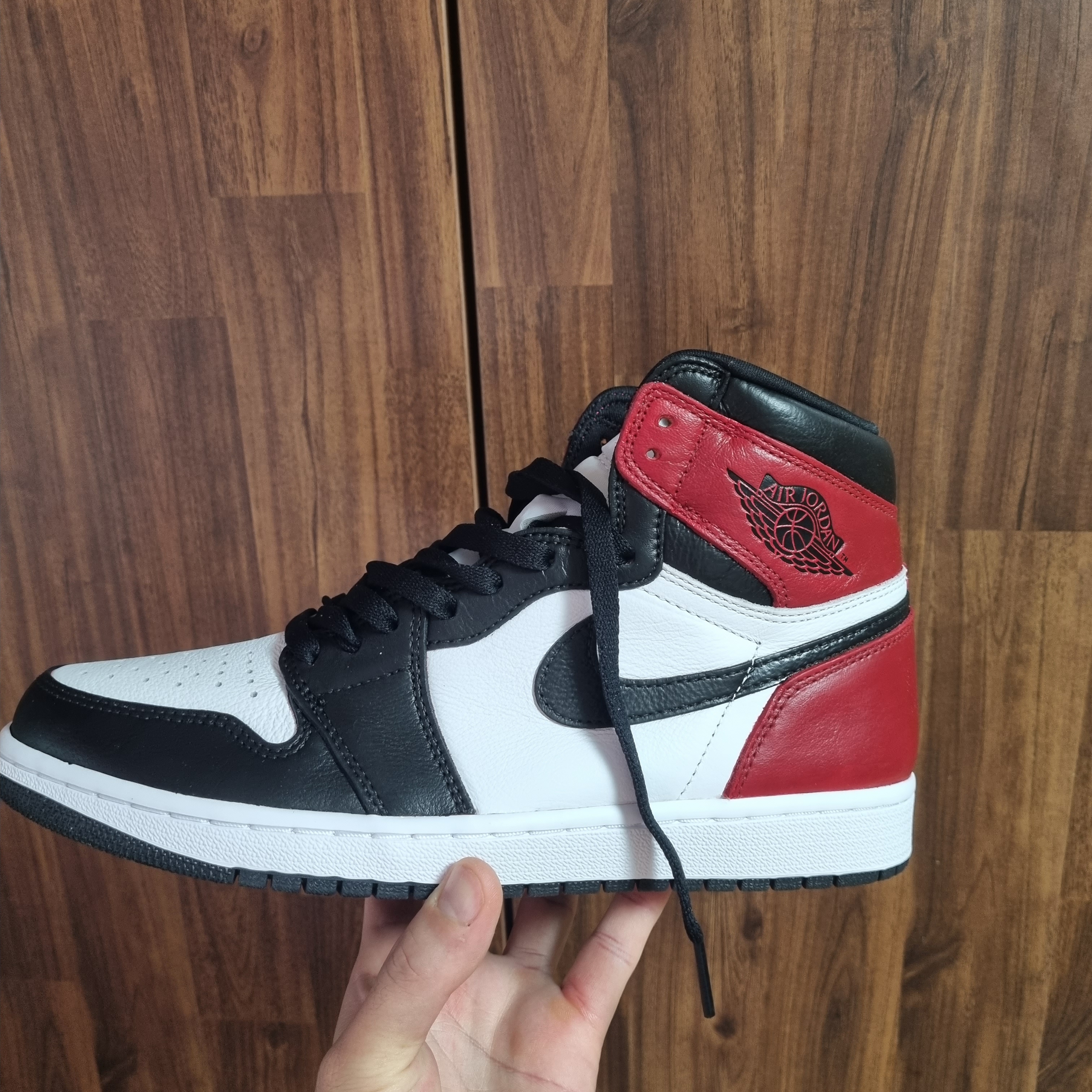 Jordan 1 Retro High OG Light Fusion Red 착용 스타일