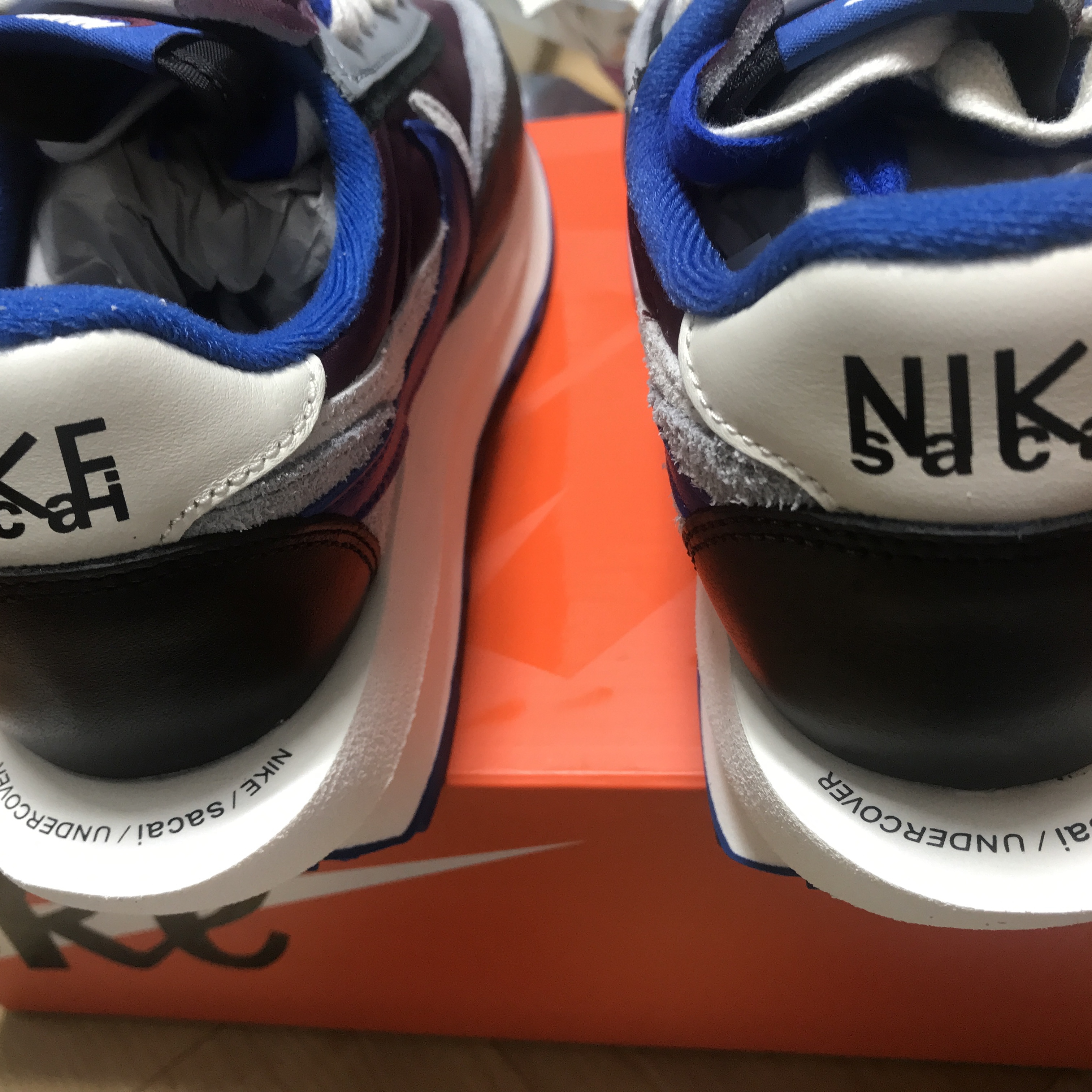 Nike x Sacai x Undercover LDWaffle Night Maroon Team Royal 착용 스타일 - 3