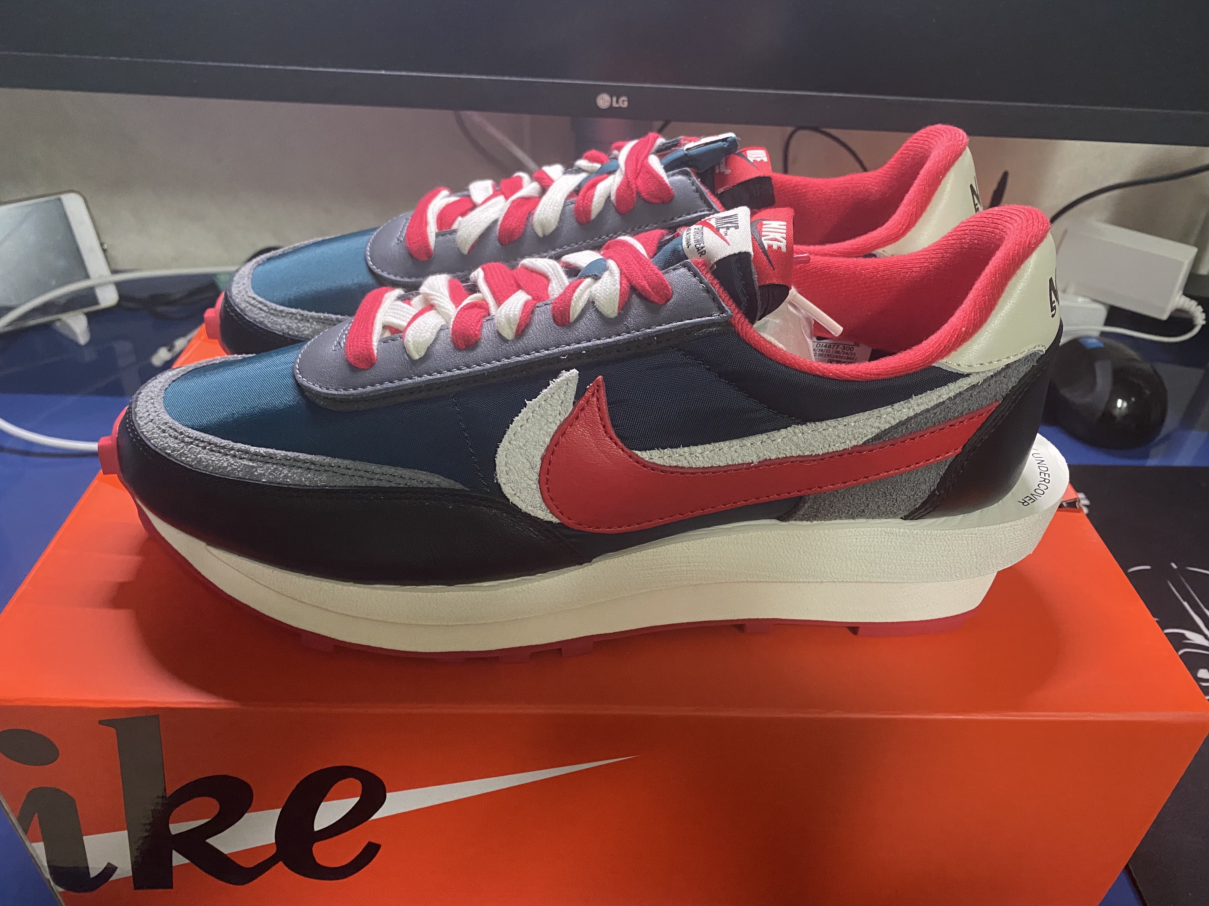 Nike x Sacai x Undercover LDWaffle Midnight Spruce University Red 착용 스타일 - 1