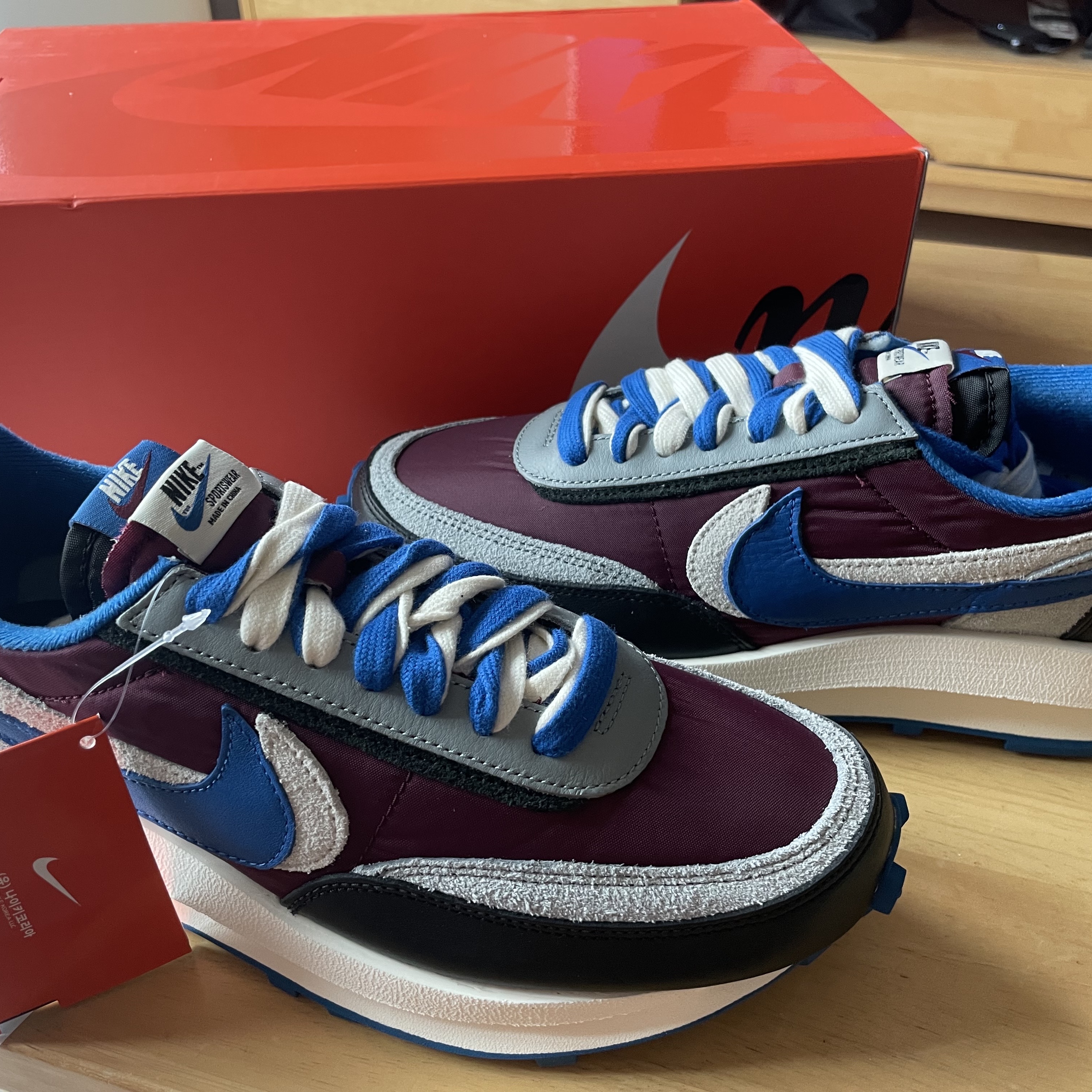 Nike x Sacai x Undercover LDWaffle Night Maroon Team Royal 착용 스타일
