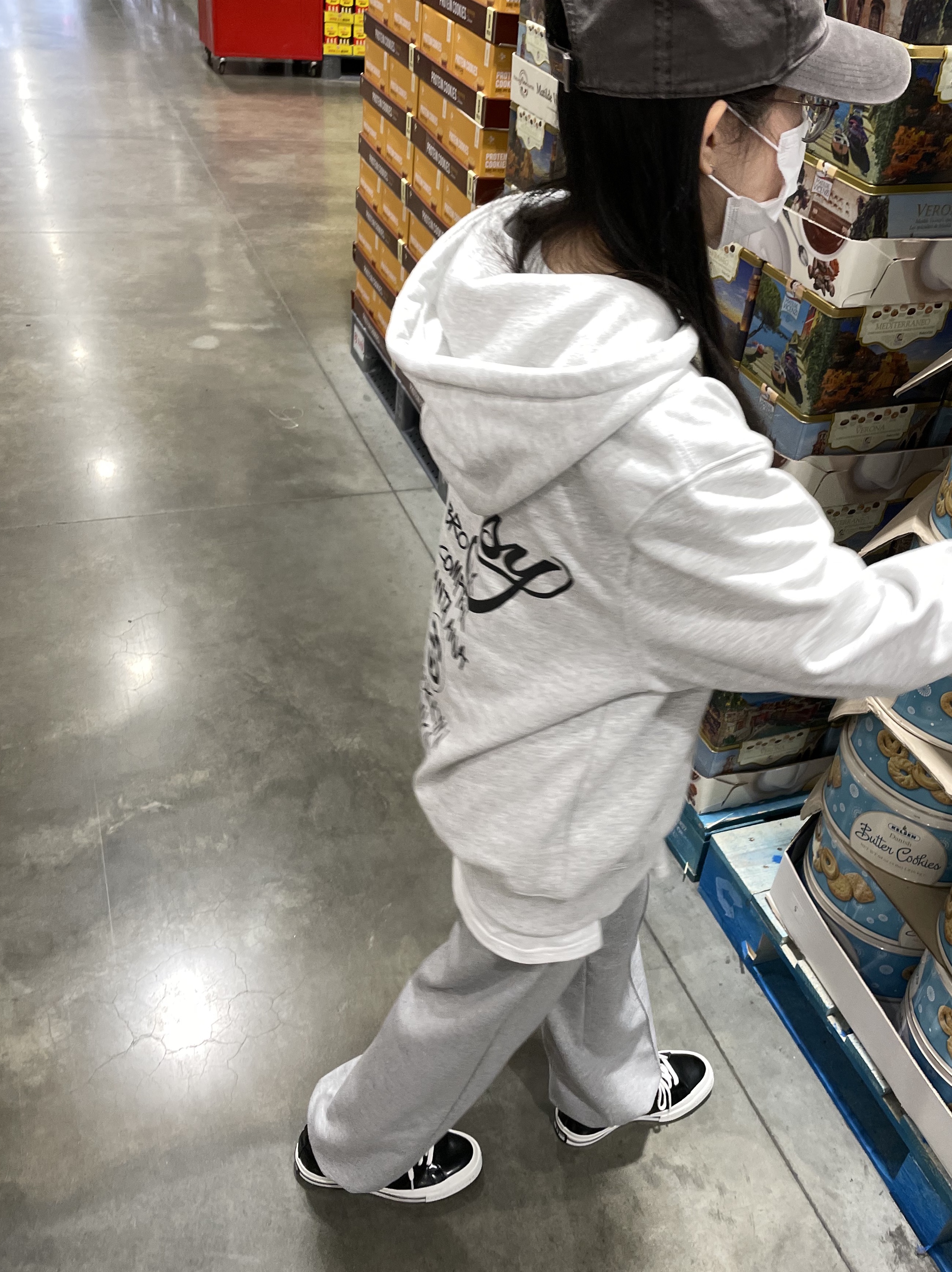 Stussy World Tour Zip Hoodie Ash Heather 2021, Converse One Star Ox HanByeol Black 착용 스타일 - 4