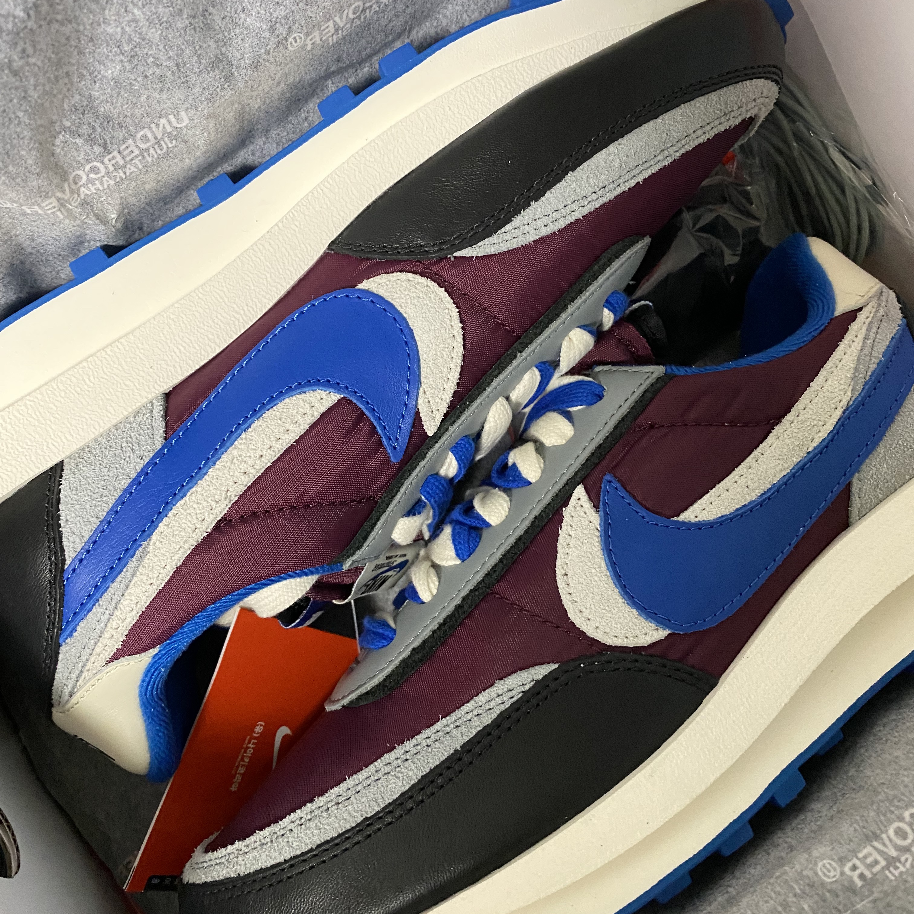 Nike x Sacai x Undercover LDWaffle Night Maroon Team Royal 착용 스타일