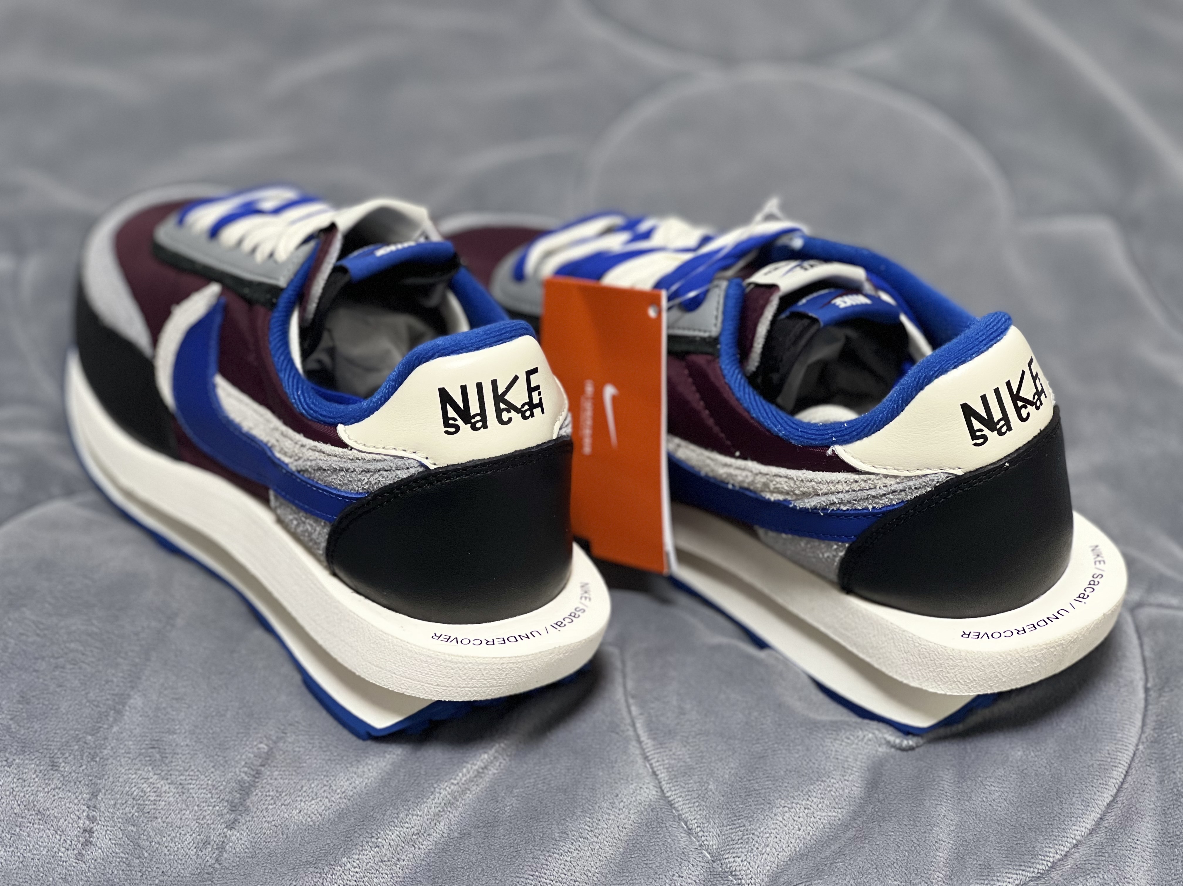 Nike x Sacai x Undercover LDWaffle Night Maroon Team Royal 착용 스타일 - 2
