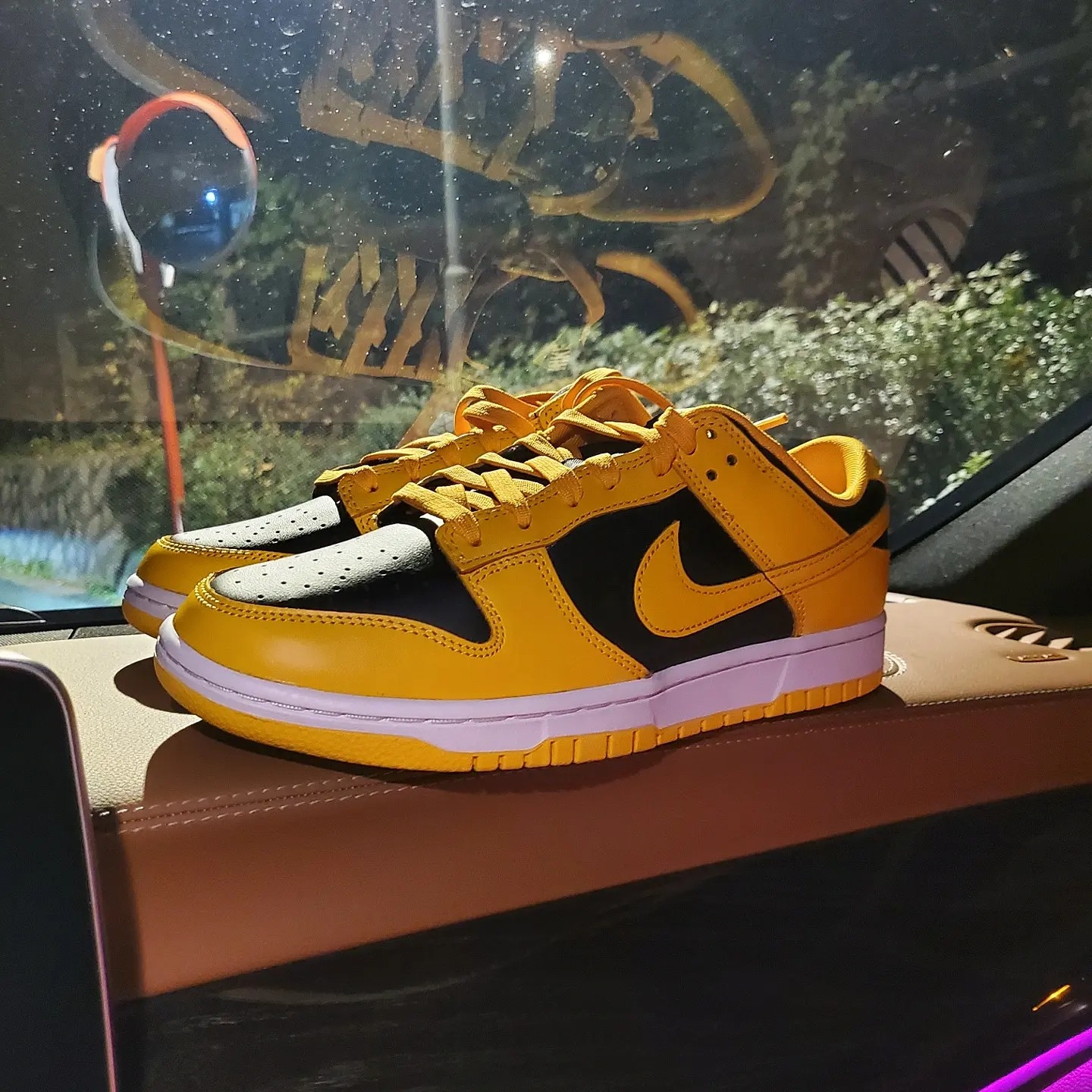 Nike Dunk Low Retro Championship Goldenrod 착용 스타일 - 2