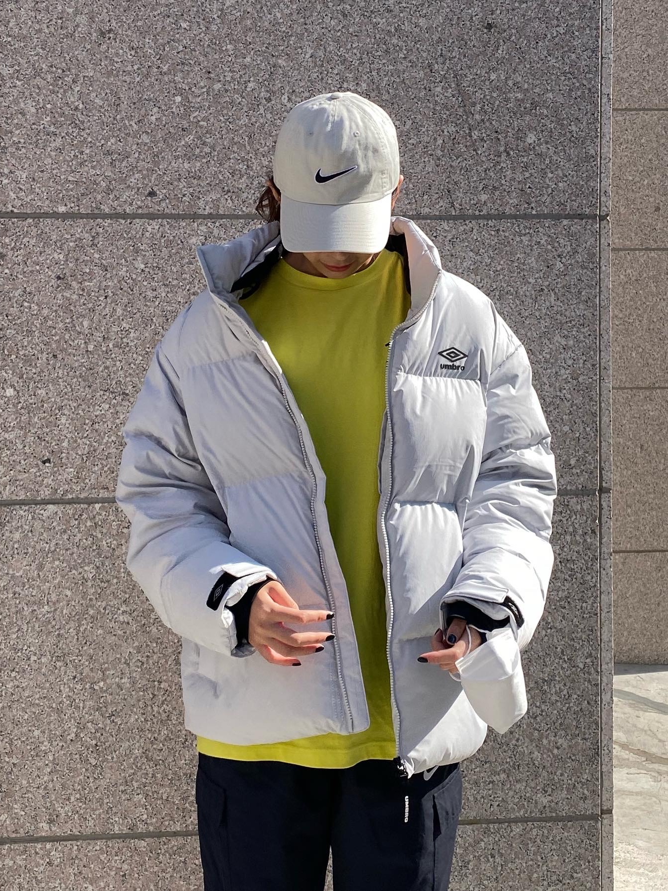 IAB Studio Pigment T-Shirt Oatmeal, IAB Studio x Asics T-Shirt Lime 착용 스타일 - 2