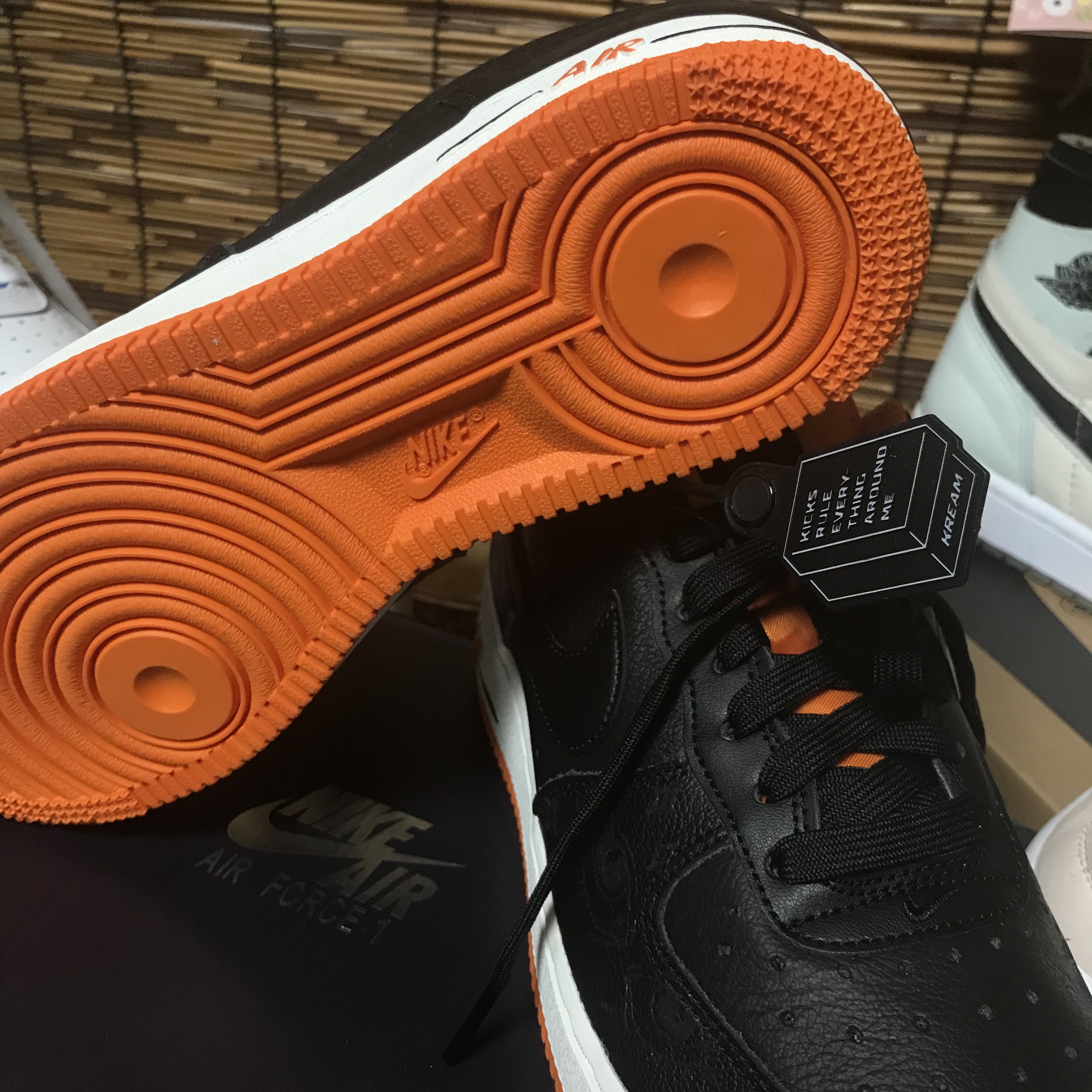 Nike Air Force 1 '07 PRM Halloween 착용 스타일 - 1