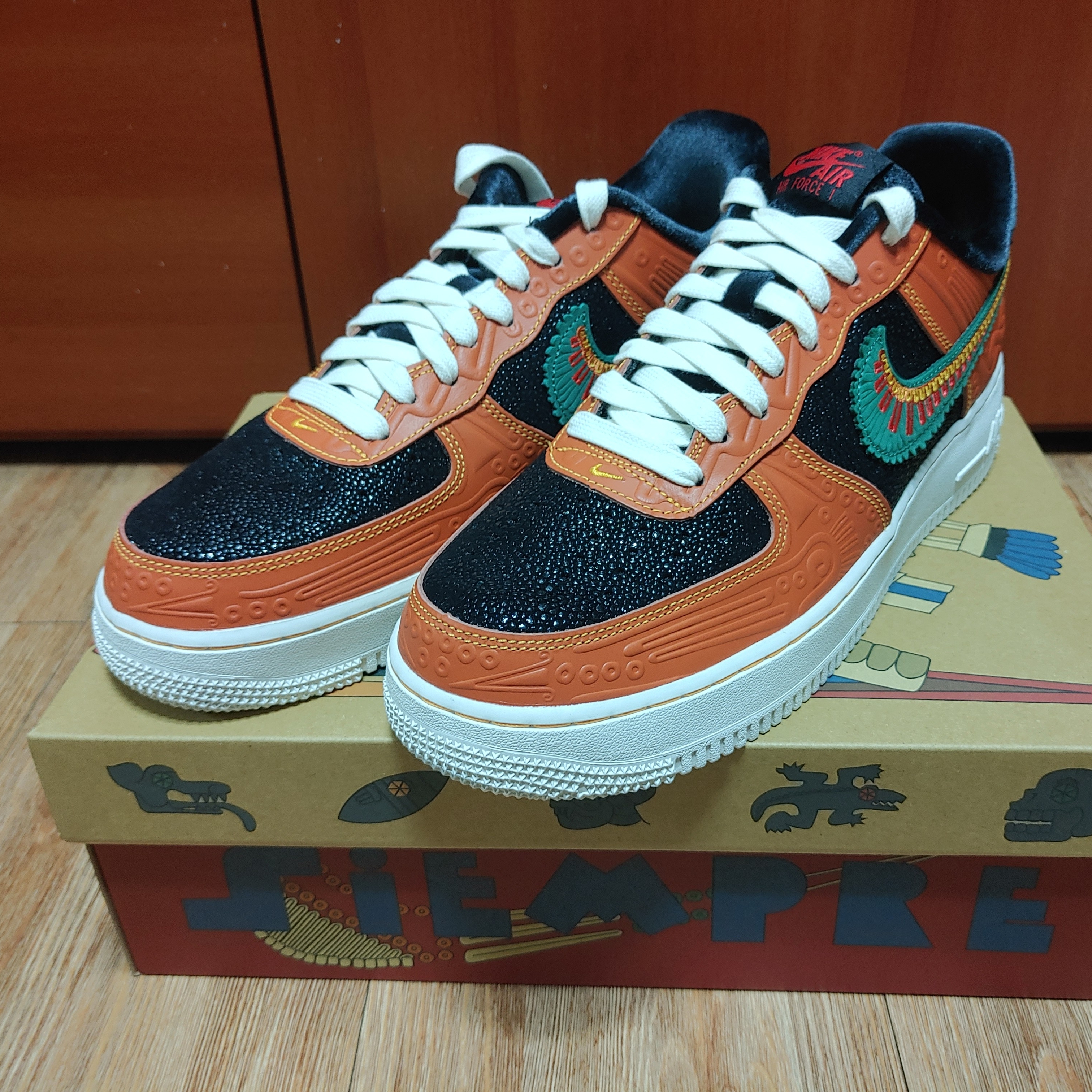 Nike Air Force 1 '07 LX Siempre Familia 착용 스타일 - 2