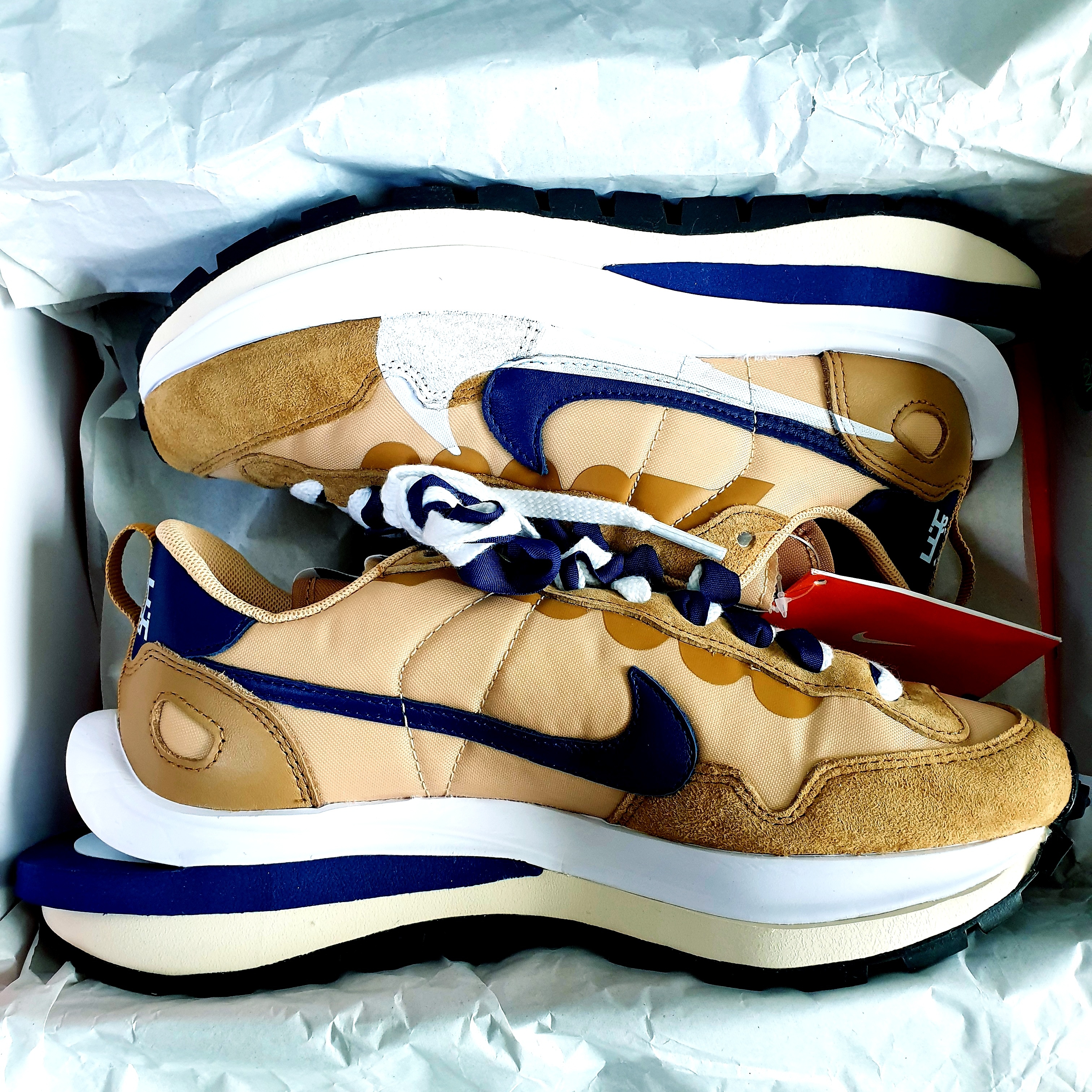 Nike x Sacai VaporWaffle Sesame and Blue Void 착용 스타일
