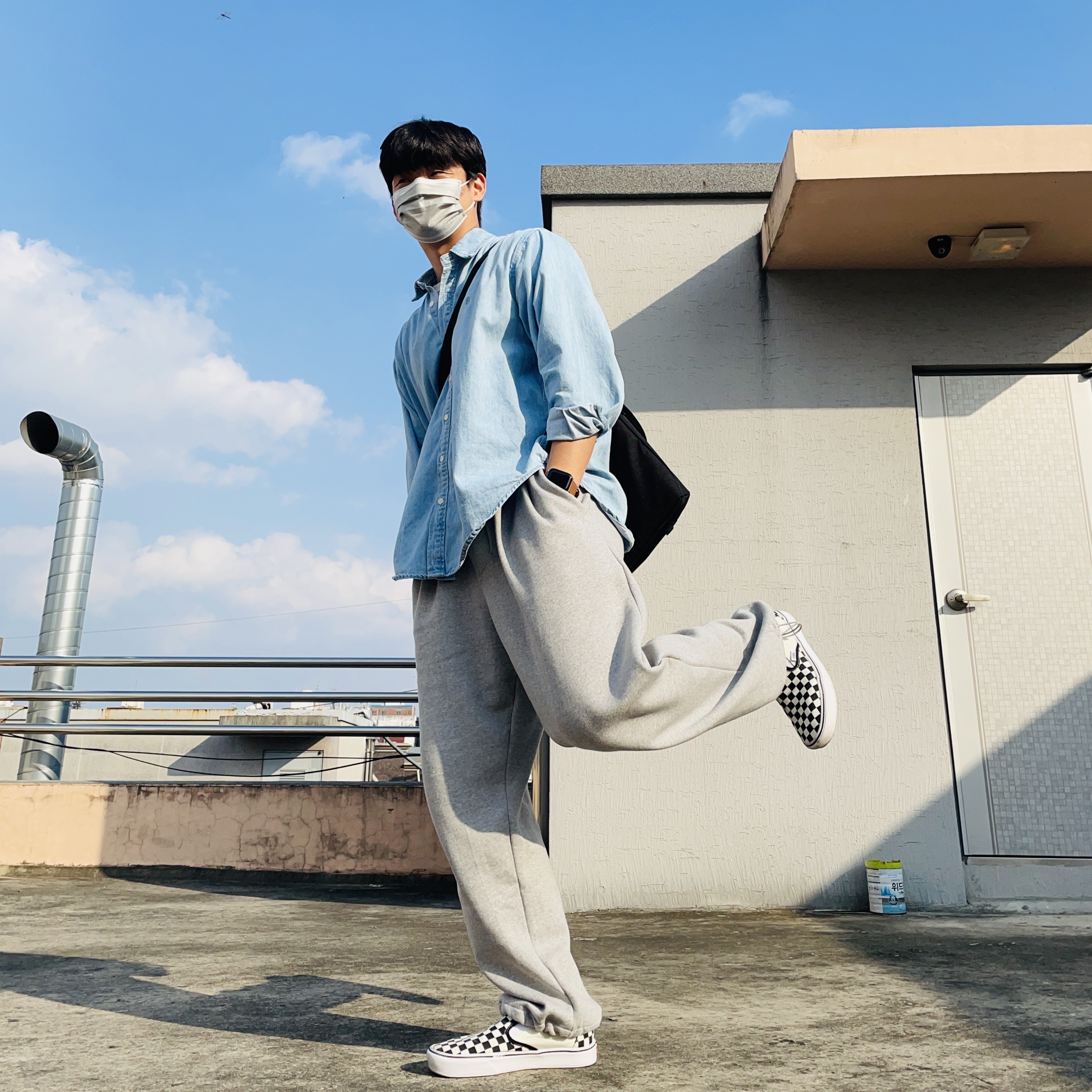 Vans Slip-On ComfyCush Checkerboard 착용 스타일 - 1