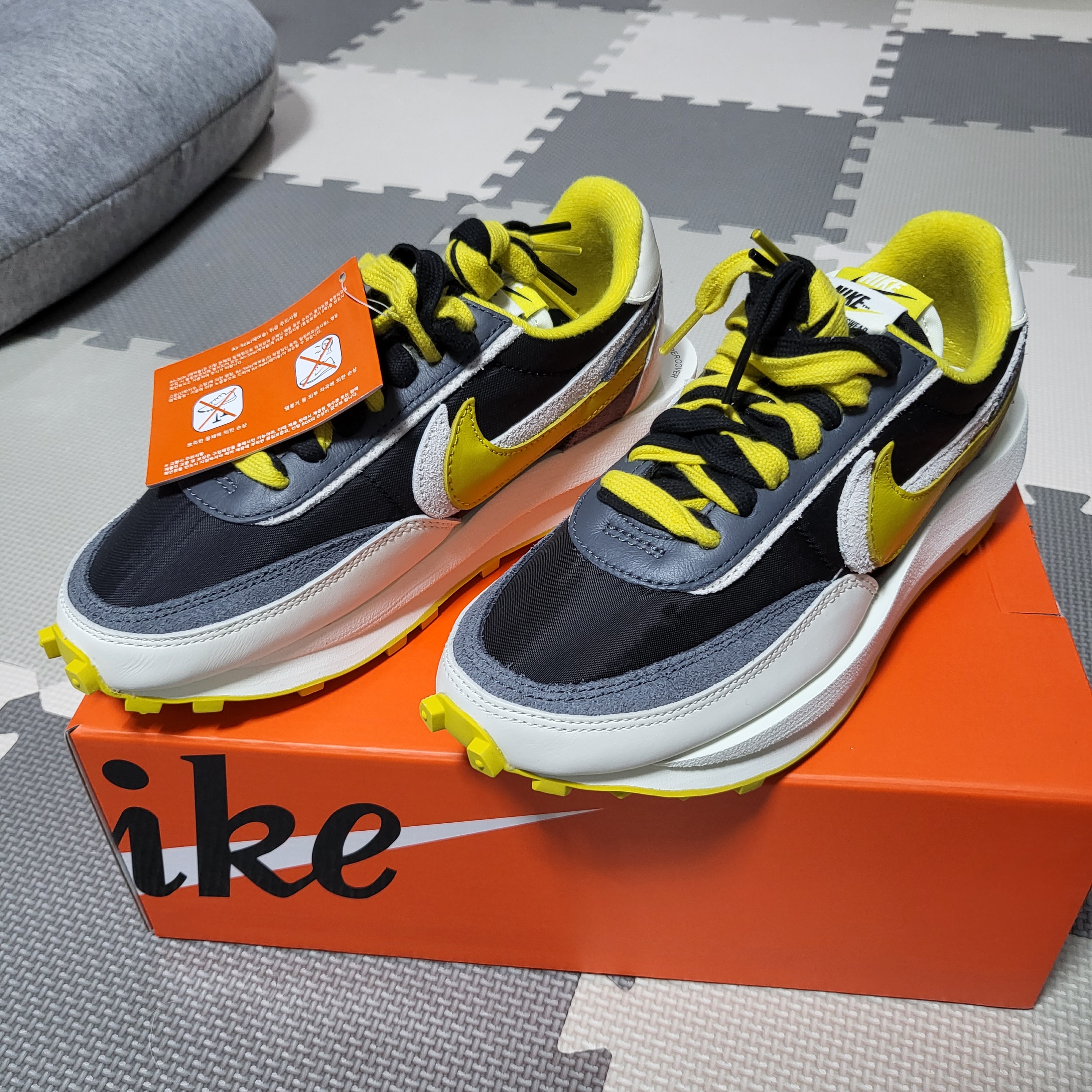 Nike x Sacai x Undercover LDWaffle Black Bright Citron 착용 스타일 - 1