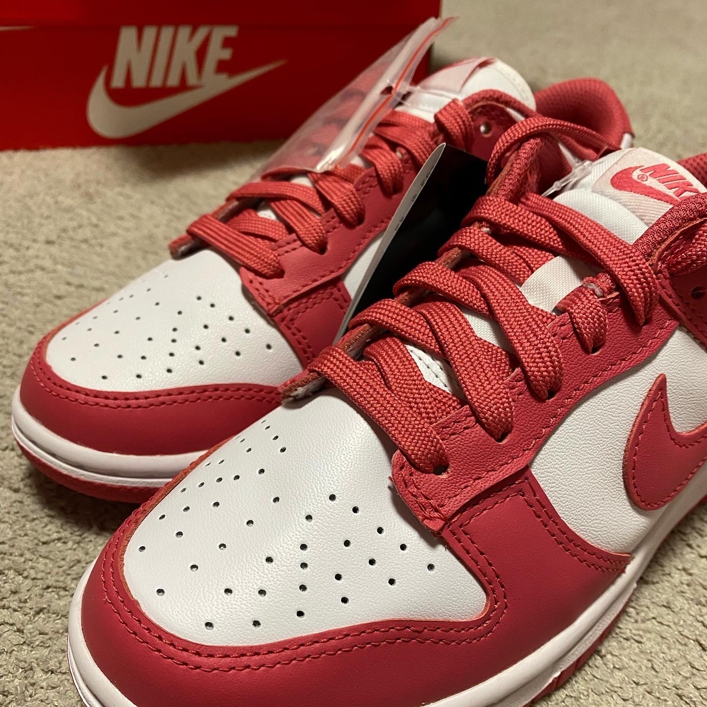 (W) Nike Dunk Low Archeo Pink 착용 스타일 - 1
