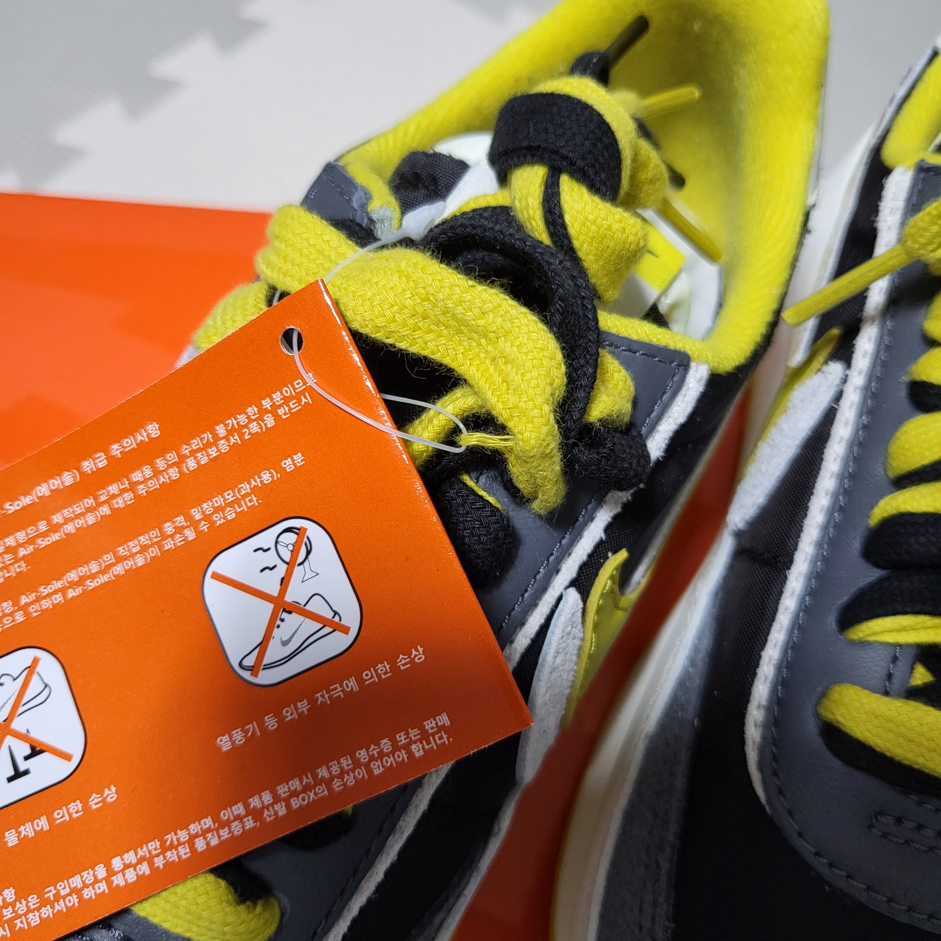 Nike x Sacai x Undercover LDWaffle Black Bright Citron 착용 스타일 - 3