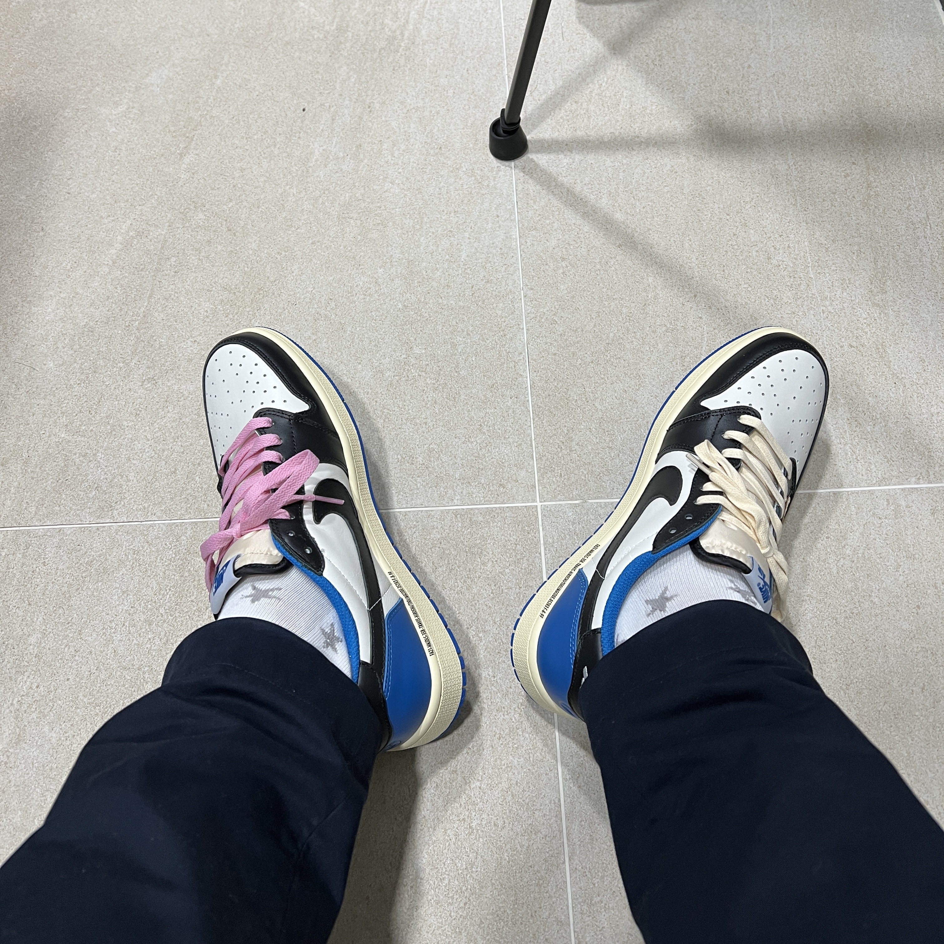 Jordan 1 x Travis Scott x Fragment Retro Low OG SP Military Blue 착용 스타일 - 2