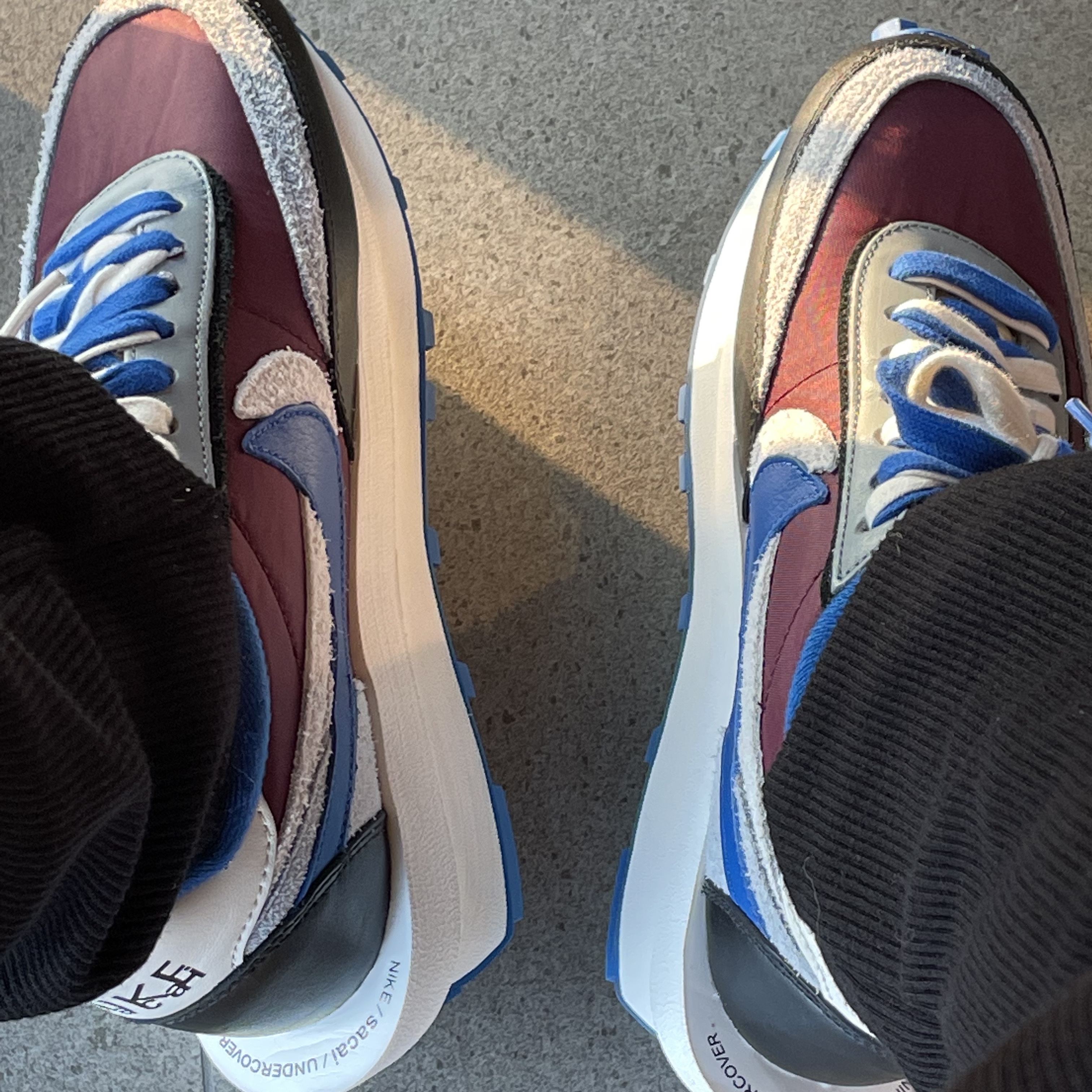 Nike x Sacai x Undercover LDWaffle Night Maroon Team Royal 착용 스타일 - 3