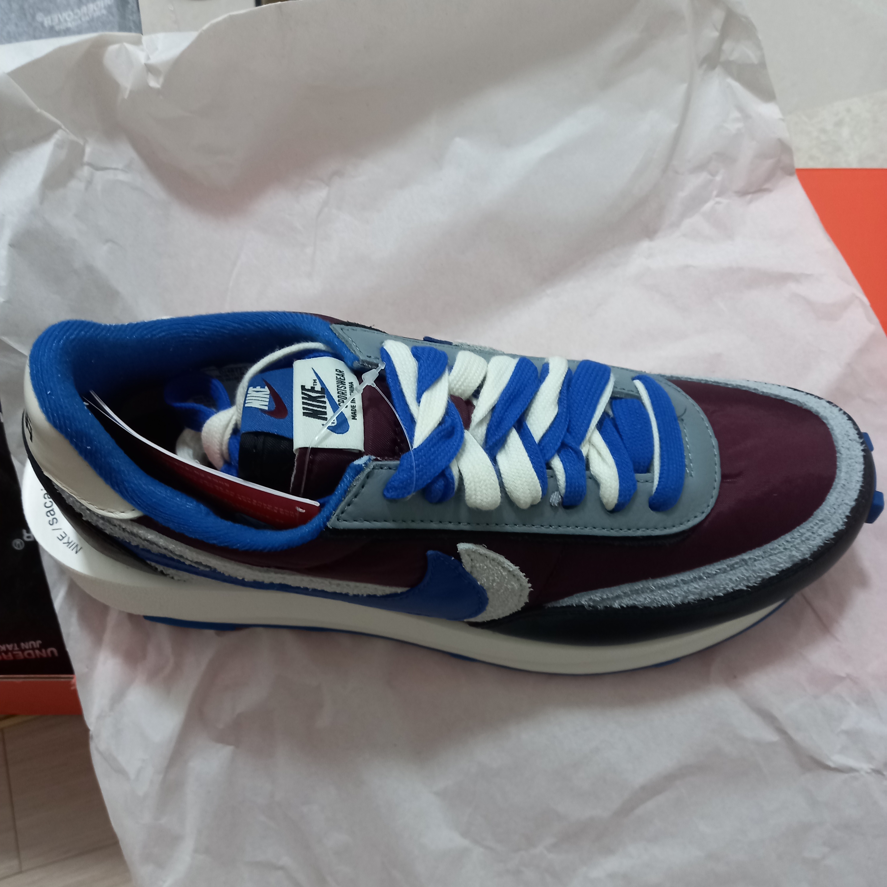 Nike x Sacai x Undercover LDWaffle Night Maroon Team Royal 착용 스타일 - 2