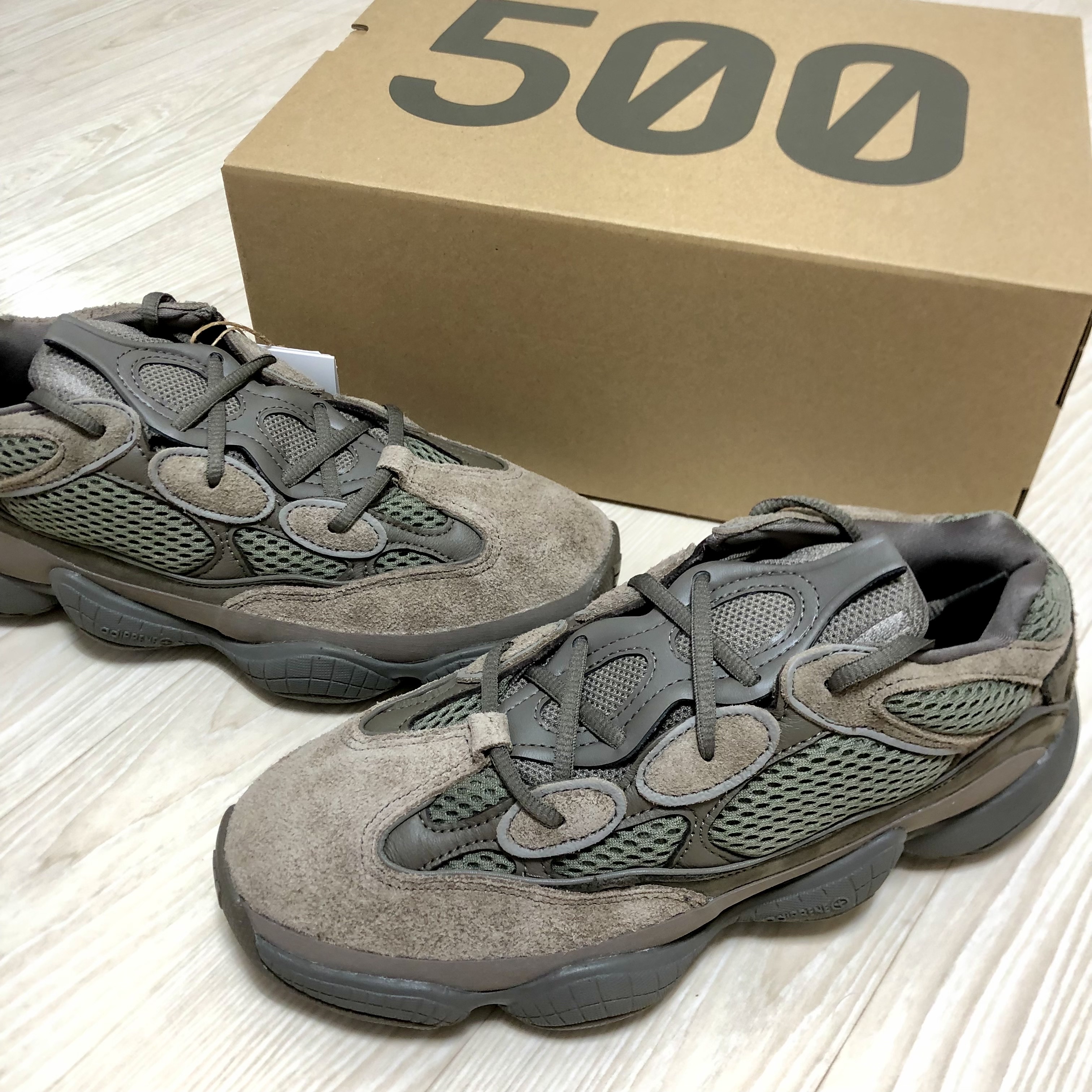 Adidas Yeezy 500 Clay Brown 착용 스타일 - 1