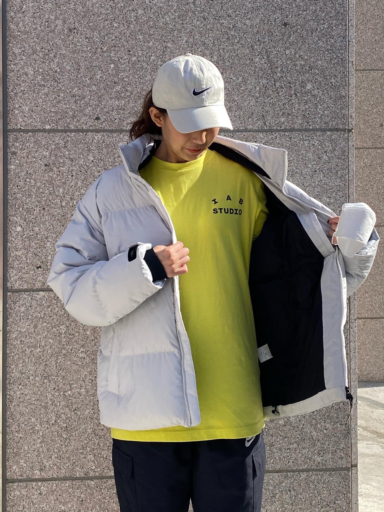 IAB Studio Pigment T-Shirt Oatmeal, IAB Studio x Asics T-Shirt Lime 착용 스타일 - 3