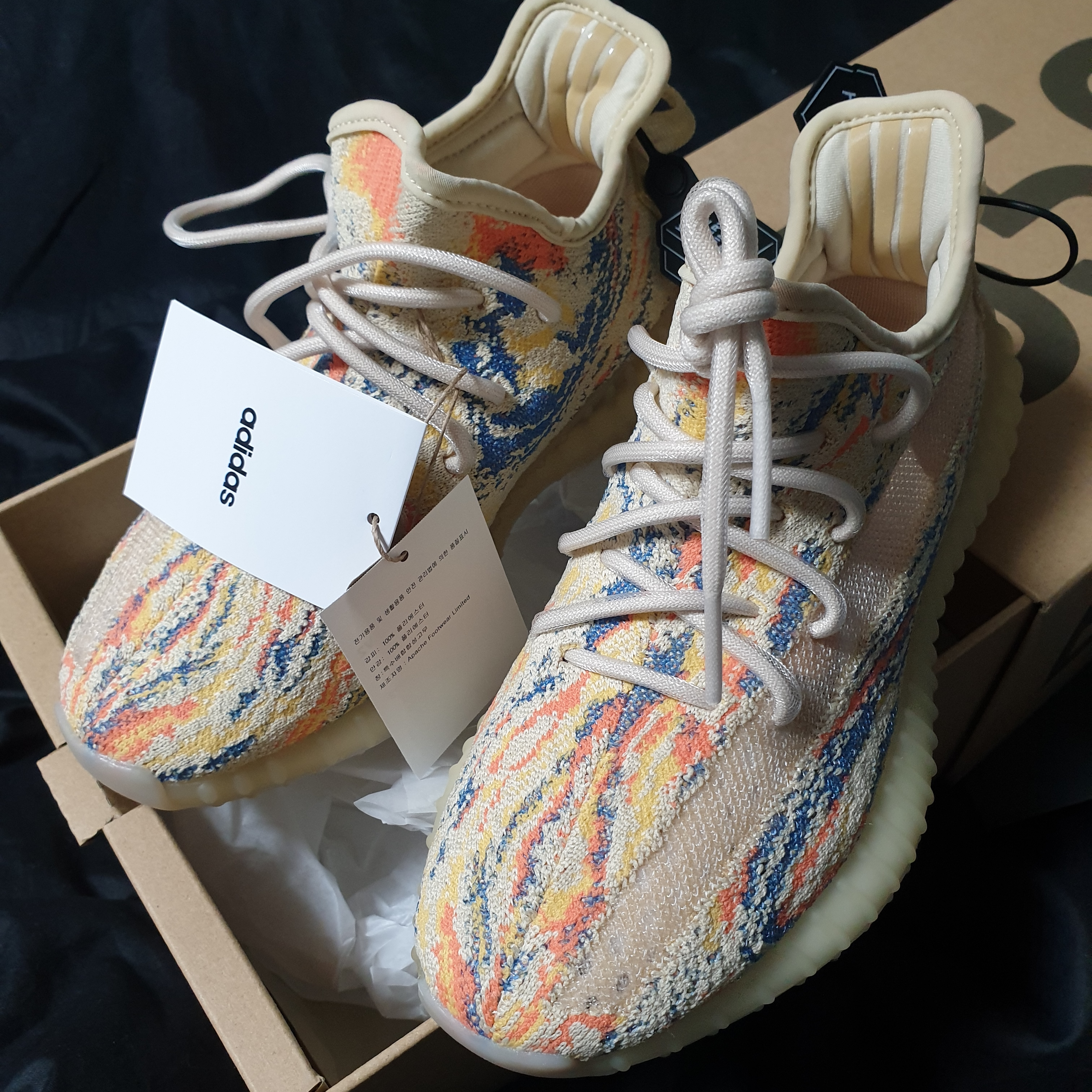 Adidas Yeezy Boost 350 V2 MX Oat 착용 스타일 - 2