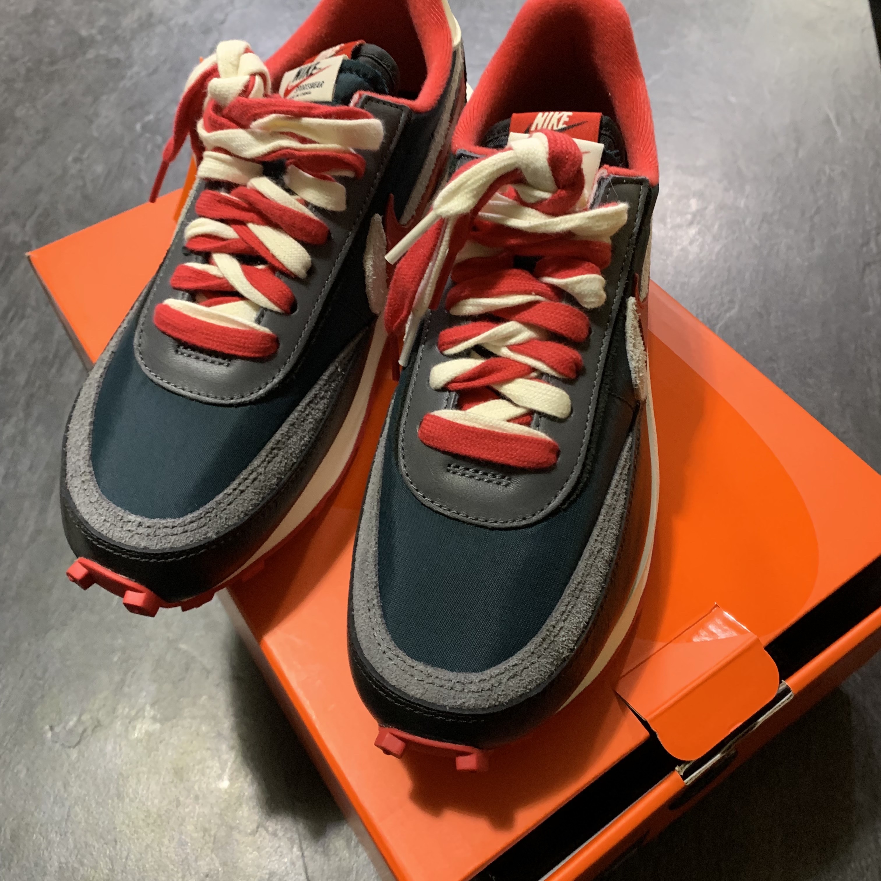 Nike x Sacai x Undercover LDWaffle Midnight Spruce University Red 착용 스타일 - 1