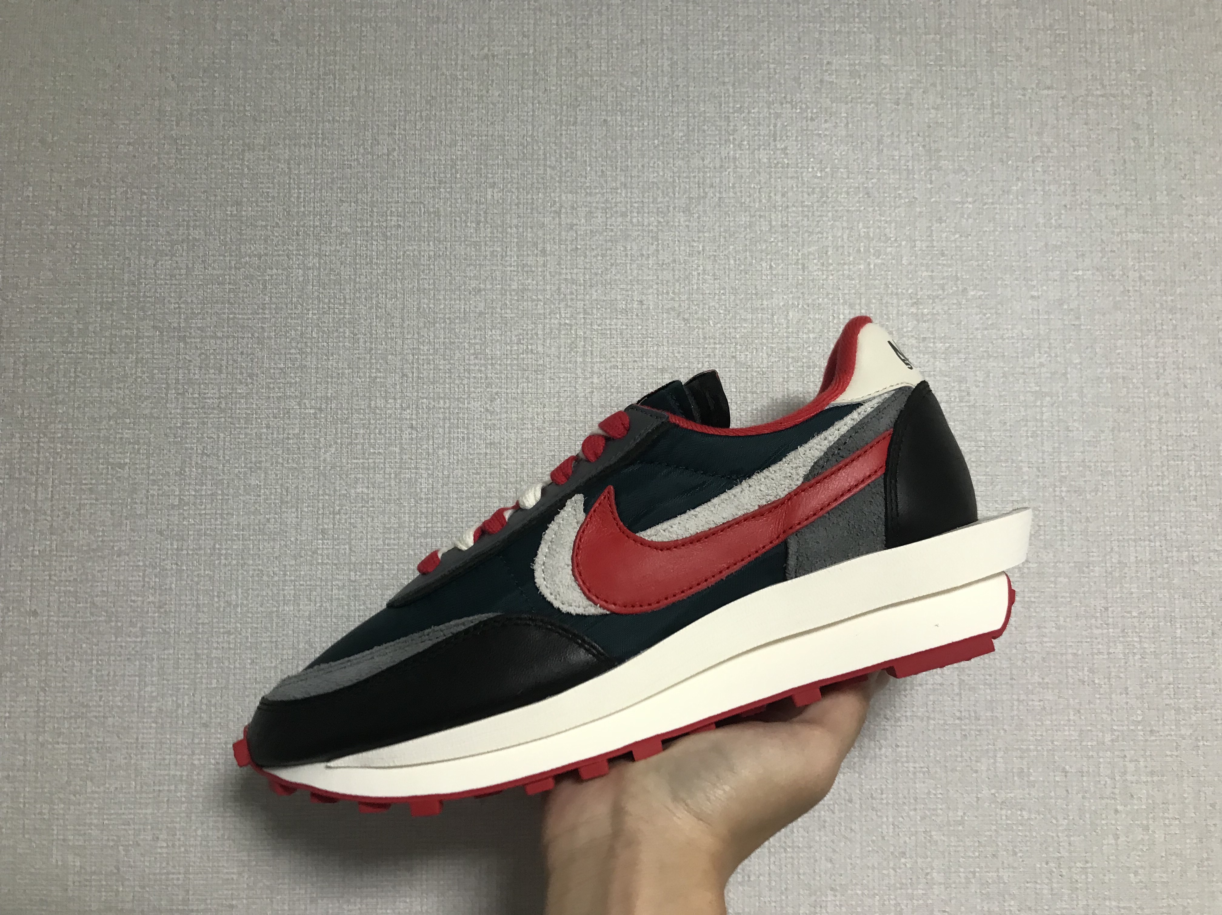 Nike x Sacai x Undercover LDWaffle Midnight Spruce University Red 착용 스타일