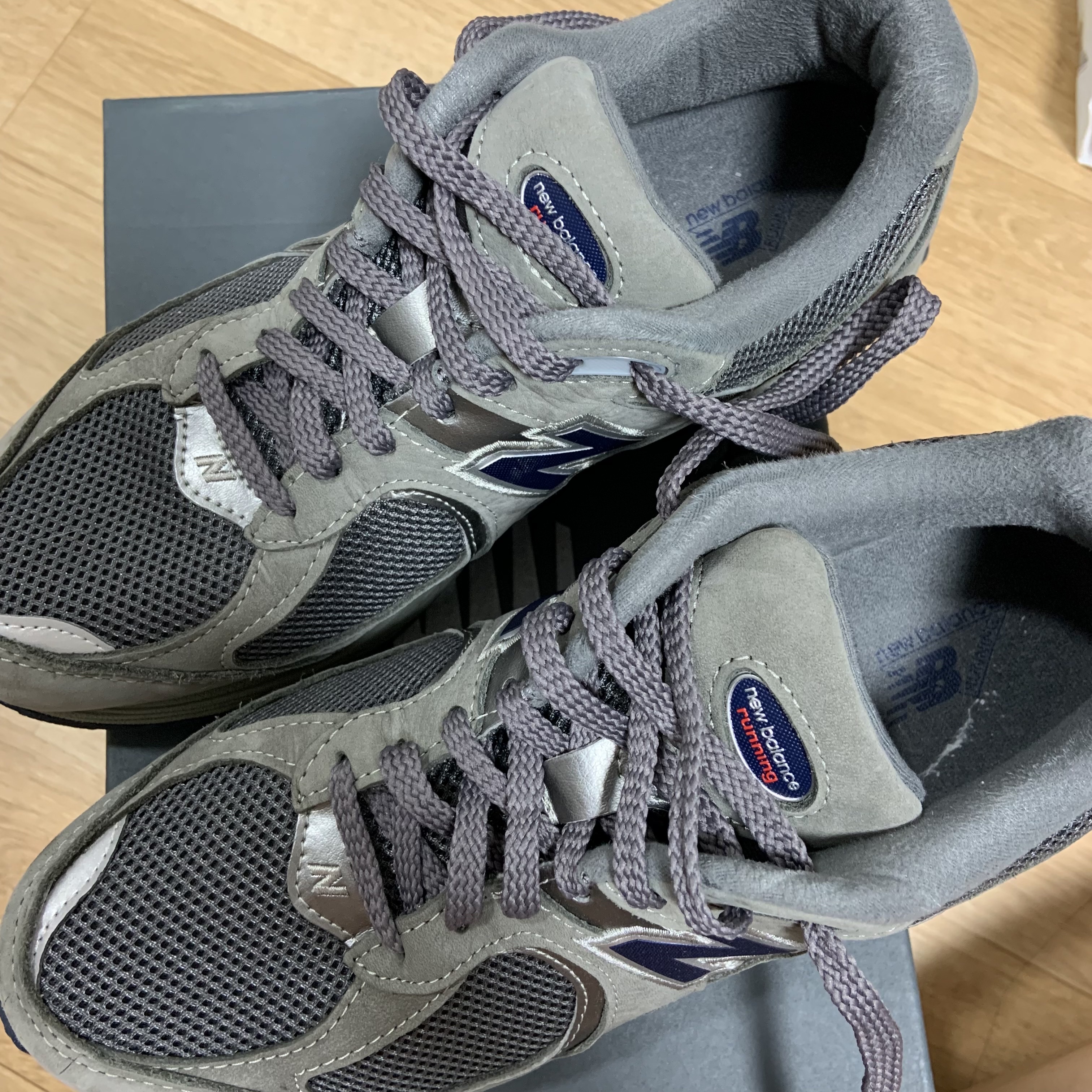 New Balance 2002R Gray 착용 스타일