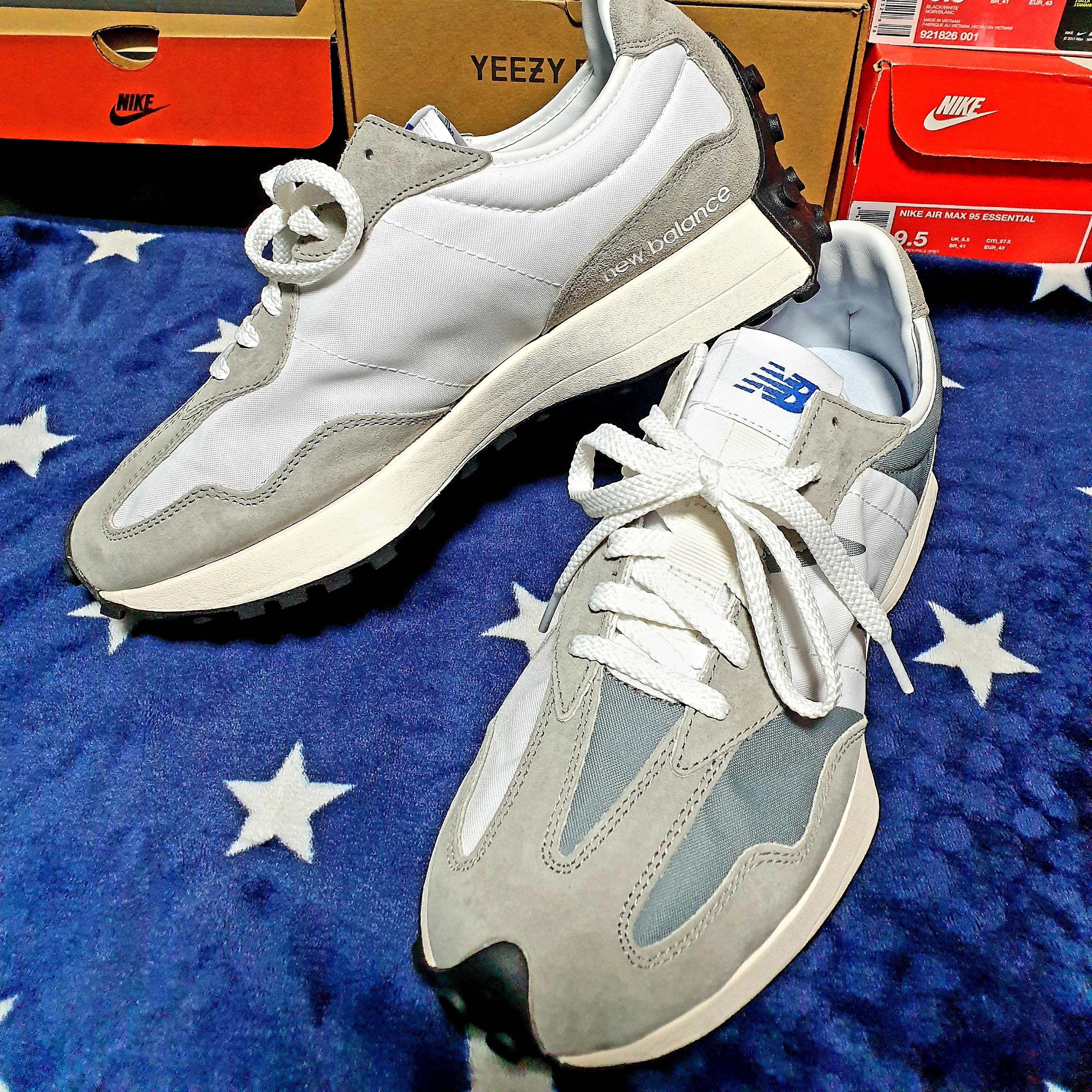 New Balance 327 Grey 착용 스타일