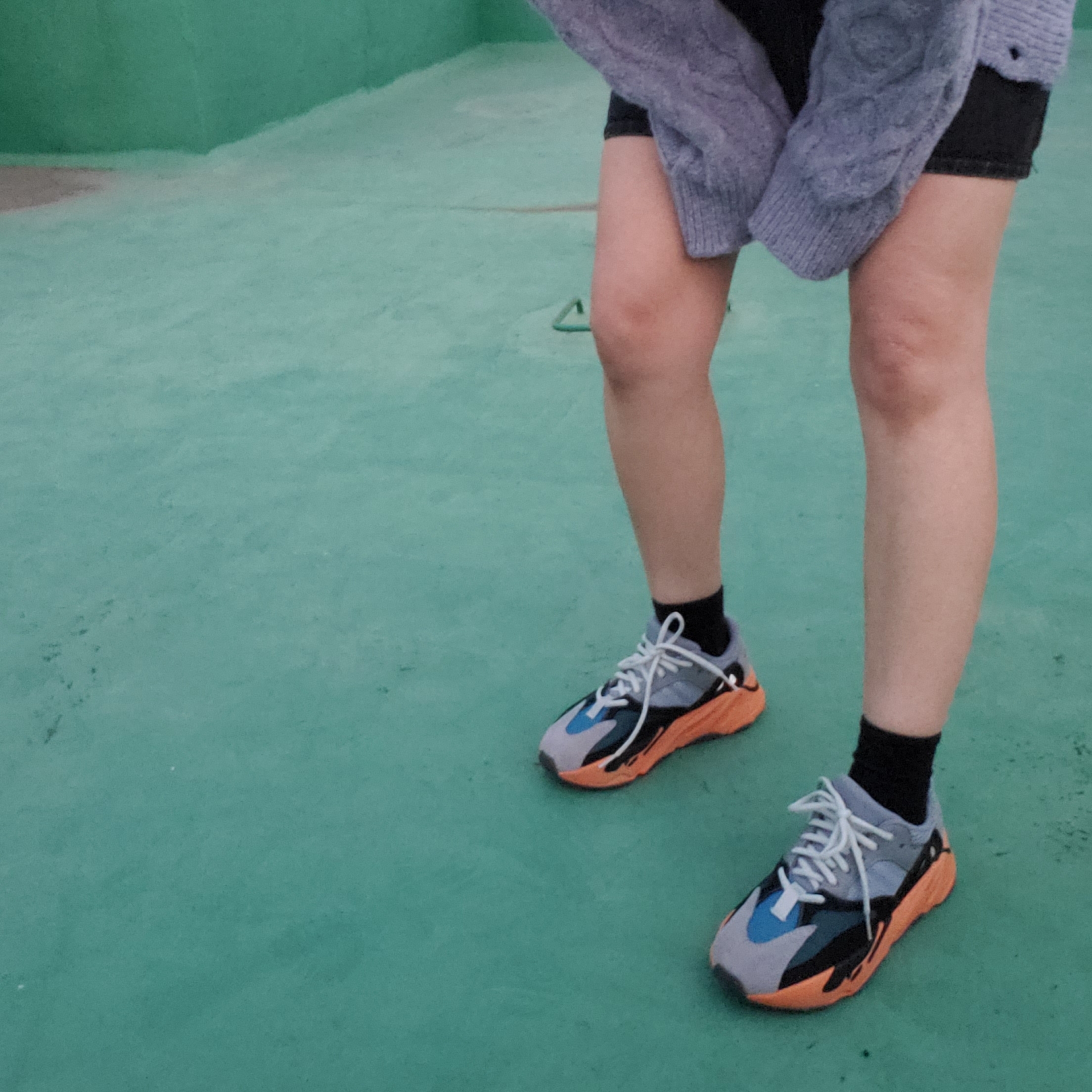 Adidas Yeezy Boost 700 Wash Orange 착용 스타일