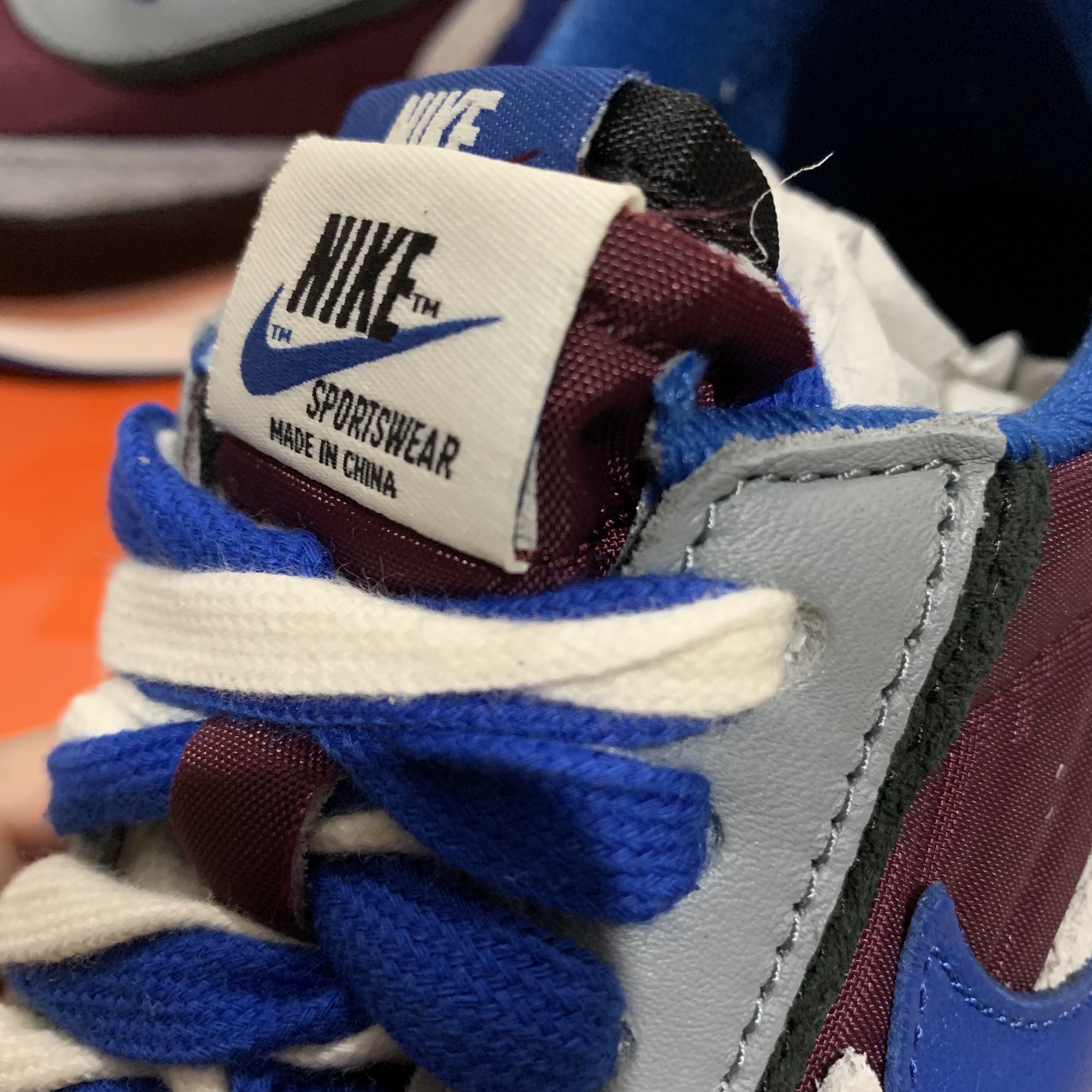 Nike x Sacai x Undercover LDWaffle Night Maroon Team Royal 착용 스타일 - 3