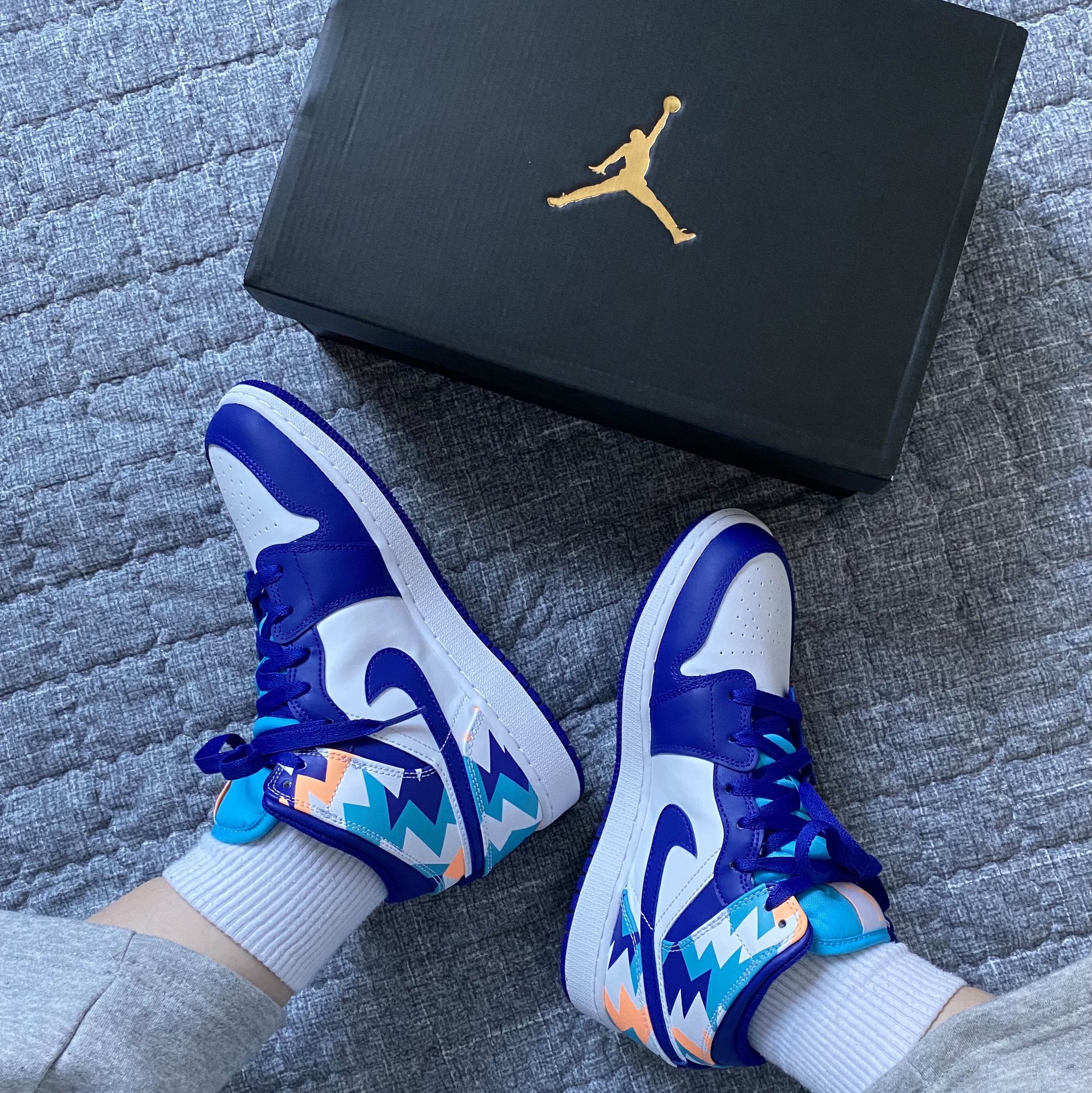 (GS) Jordan 1 Mid Geometric Print 착용 스타일 - 1