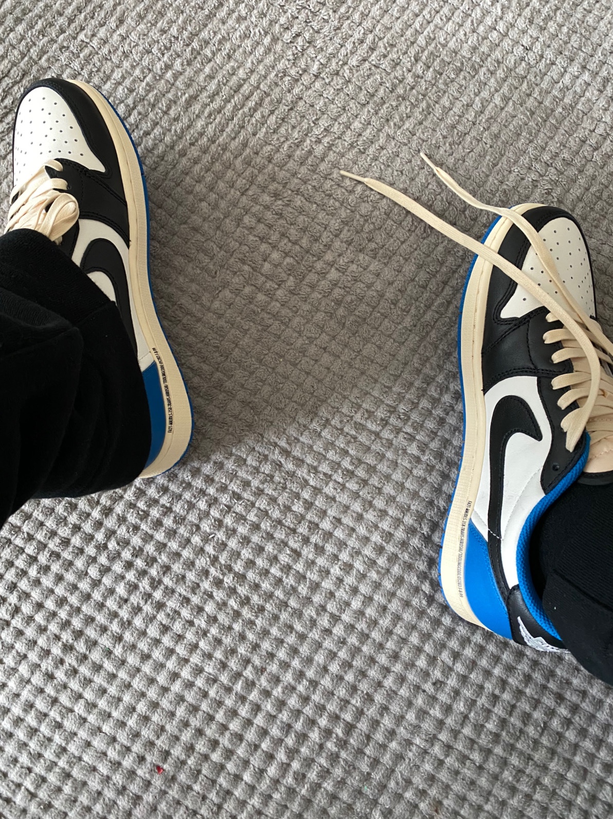 Jordan 1 x Travis Scott x Fragment Retro Low OG SP Military Blue 착용 스타일